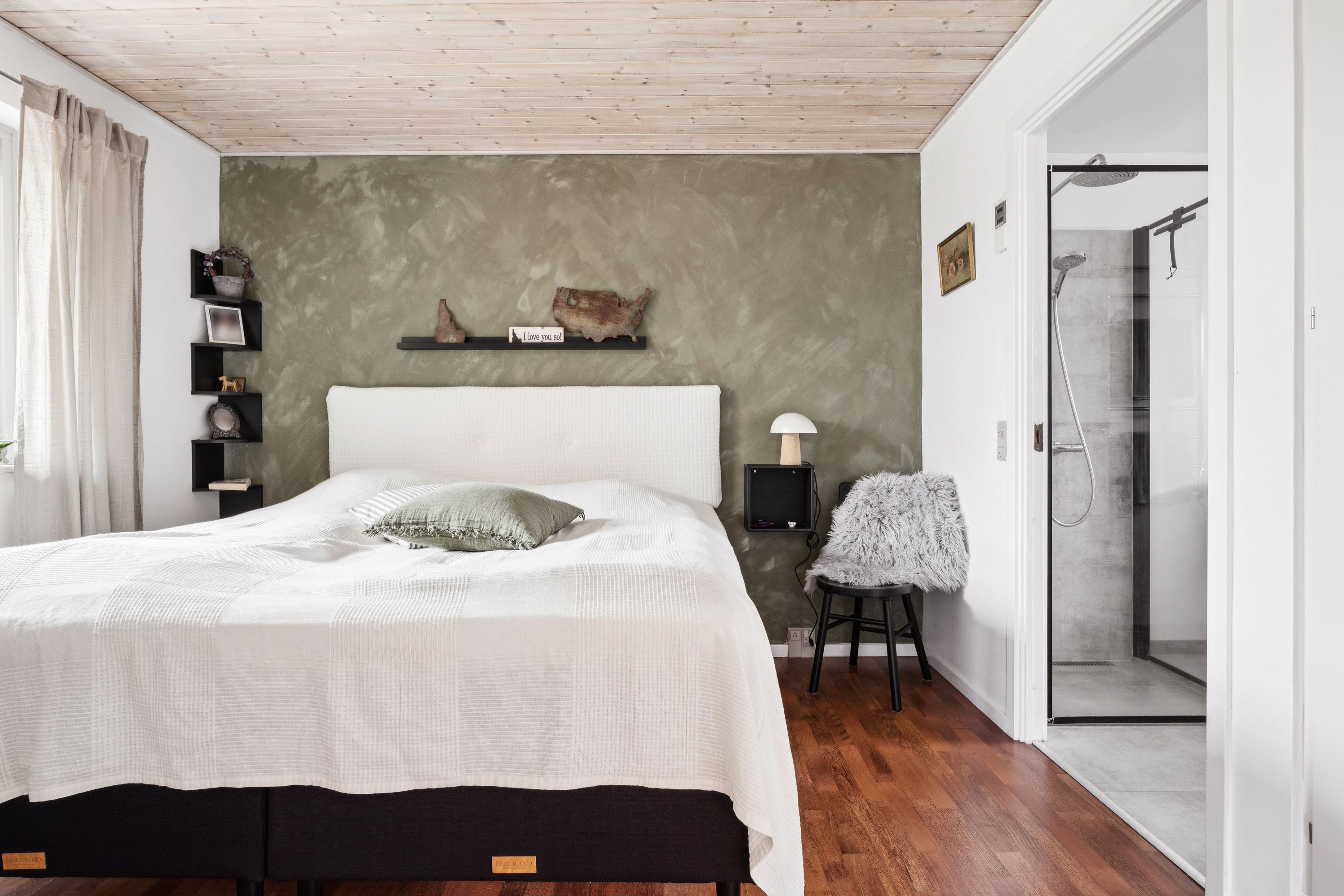 Fremhævet værelse billede i fuldskærmstilstand. Billede af Åbuen 17, 2690 Karlslunde