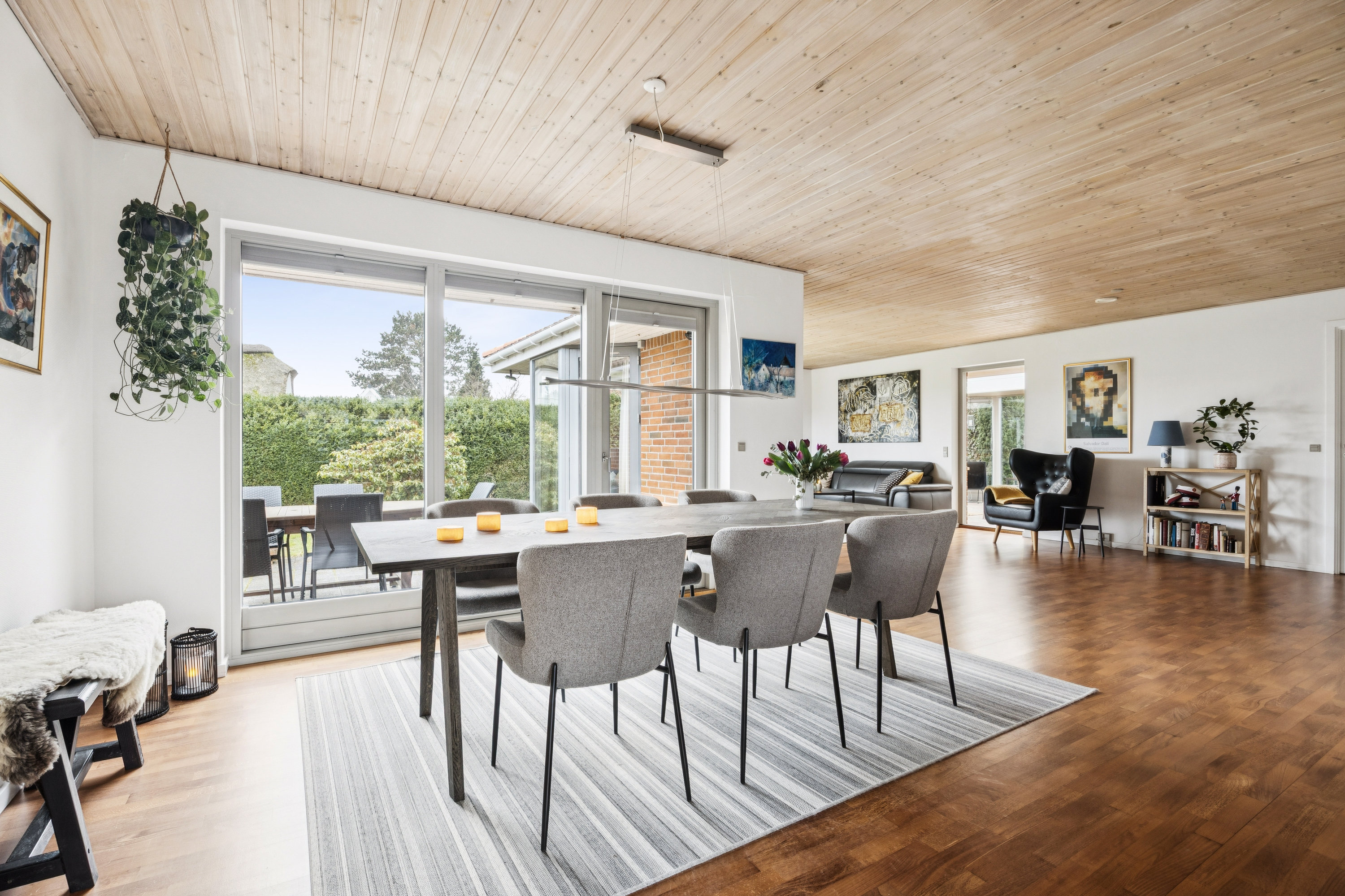 Fremhævet stue billede i fuldskærmstilstand. Billede af Åbuen 17, 2690 Karlslunde