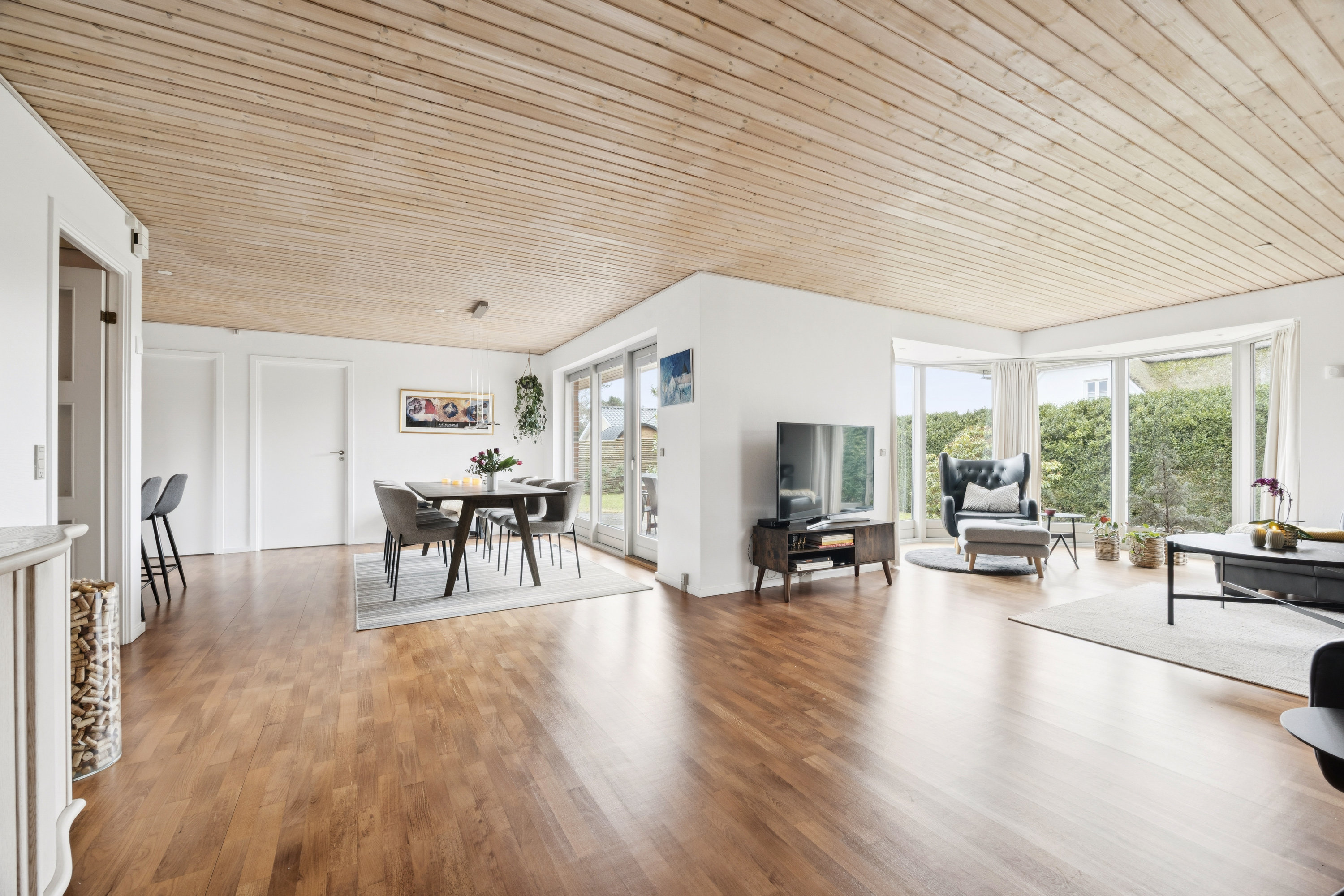 Fremhævet stue billede i fuldskærmstilstand. Billede af Åbuen 17, 2690 Karlslunde