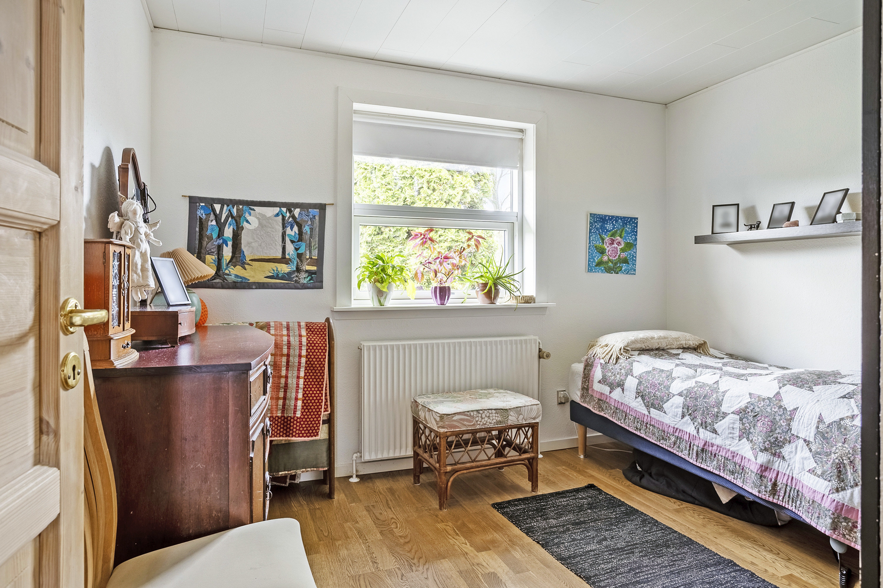 Fremhævet værelse billede i fuldskærmstilstand. Billede af Kirsebærvej 77, 6600 Vejen