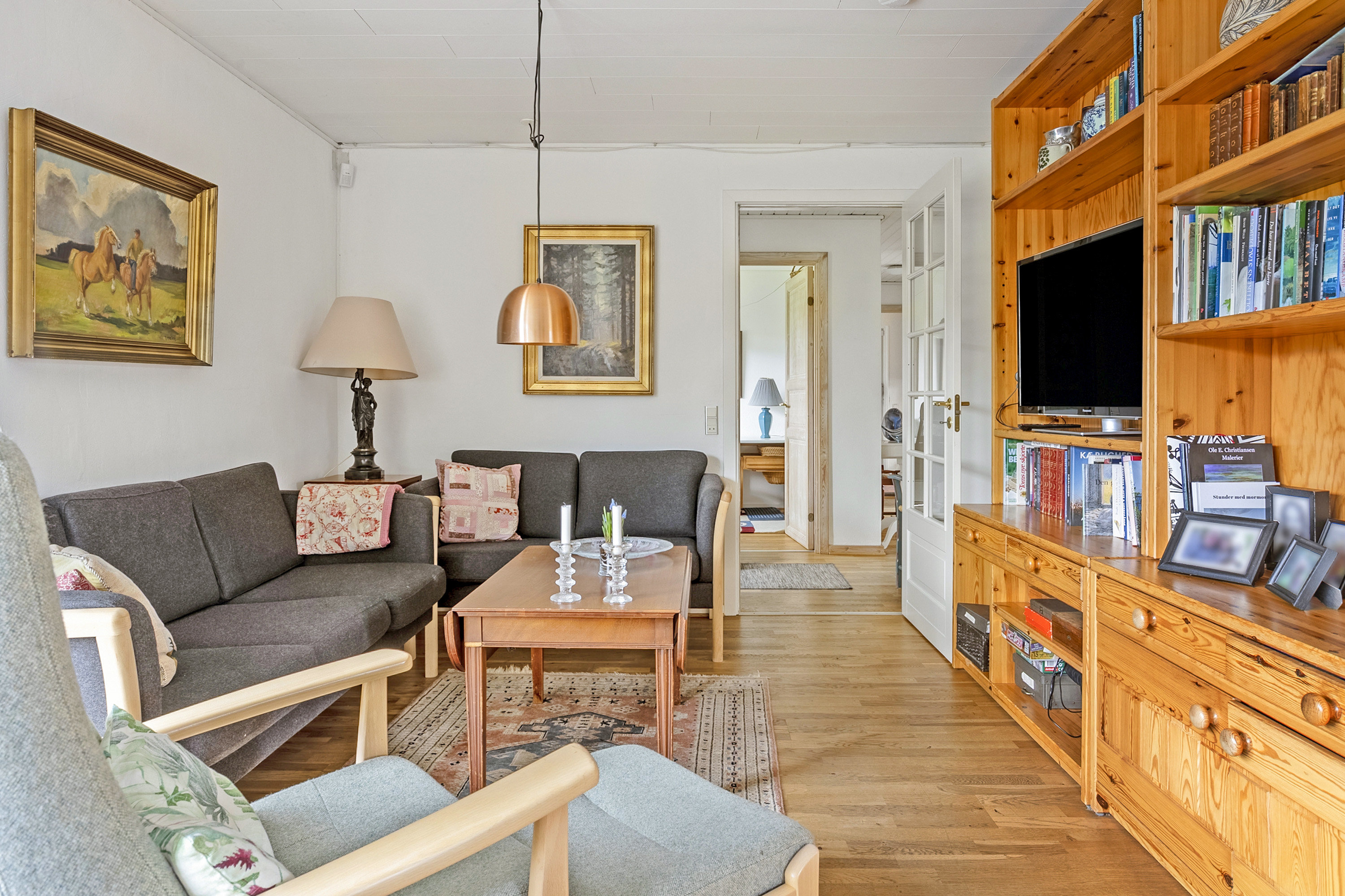 Fremhævet stue billede i fuldskærmstilstand. Billede af Kirsebærvej 77, 6600 Vejen