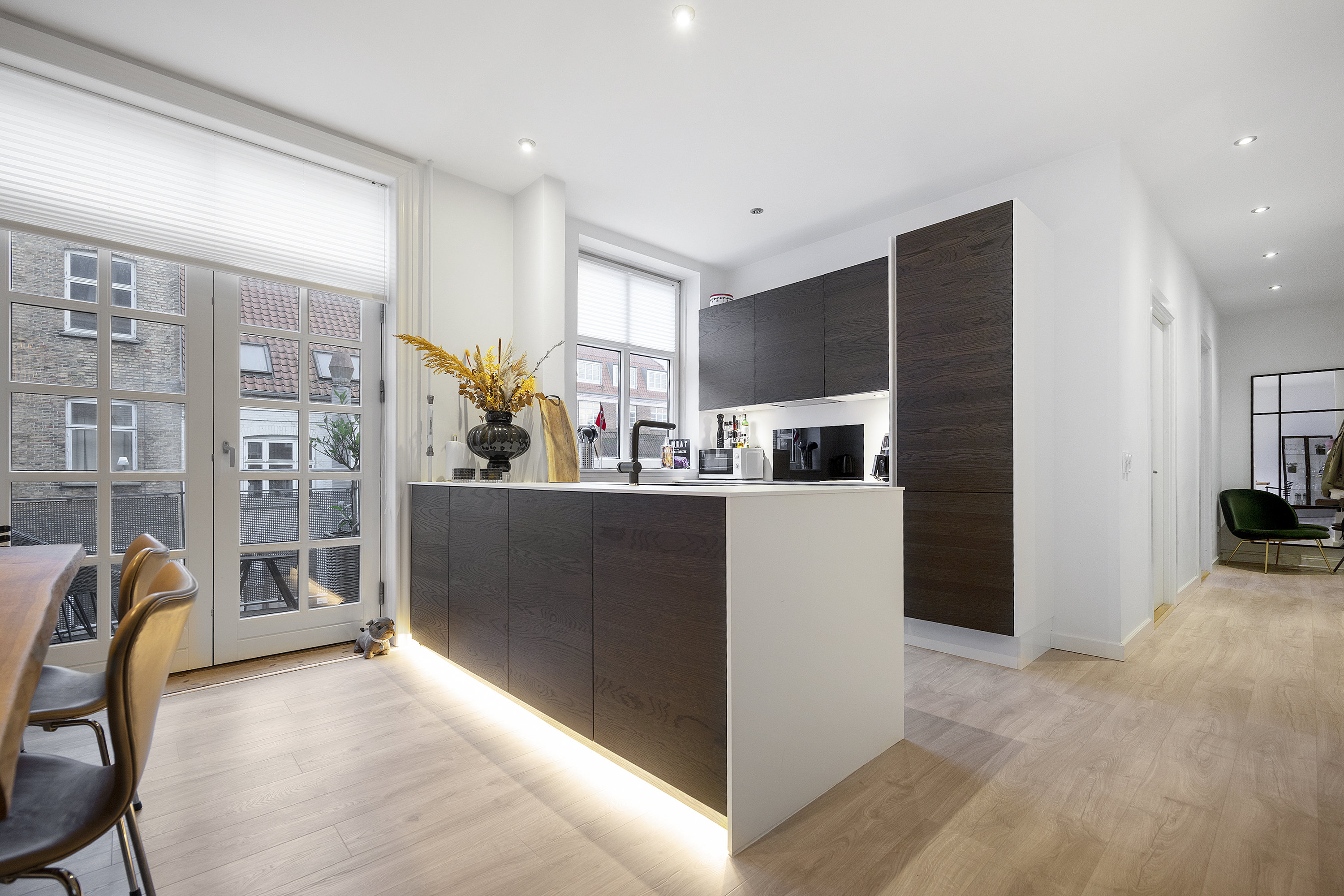 Fremhævet køkken-alrum billede i fuldskærmstilstand. Billede af Vesterå 22, 2., 9000 Aalborg