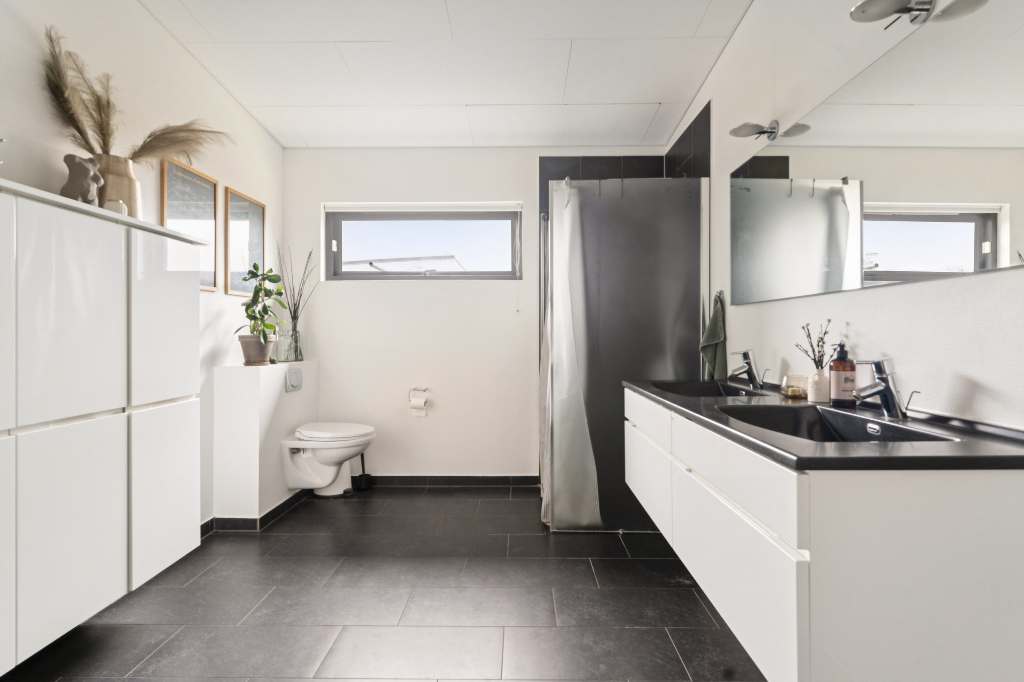 Fremhævet badeværelse billede i fuldskærmstilstand. Billede af Carl Nielsens Vej 2, 8920 Randers NV