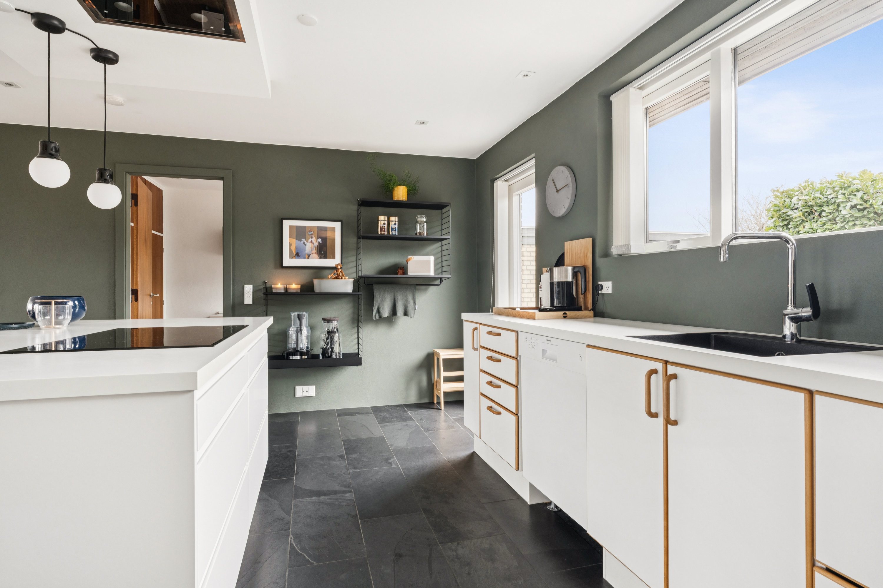 Fremhævet køkken billede i fuldskærmstilstand. Billede af Mosebrinken 10, Gug, 9210 Aalborg SØ