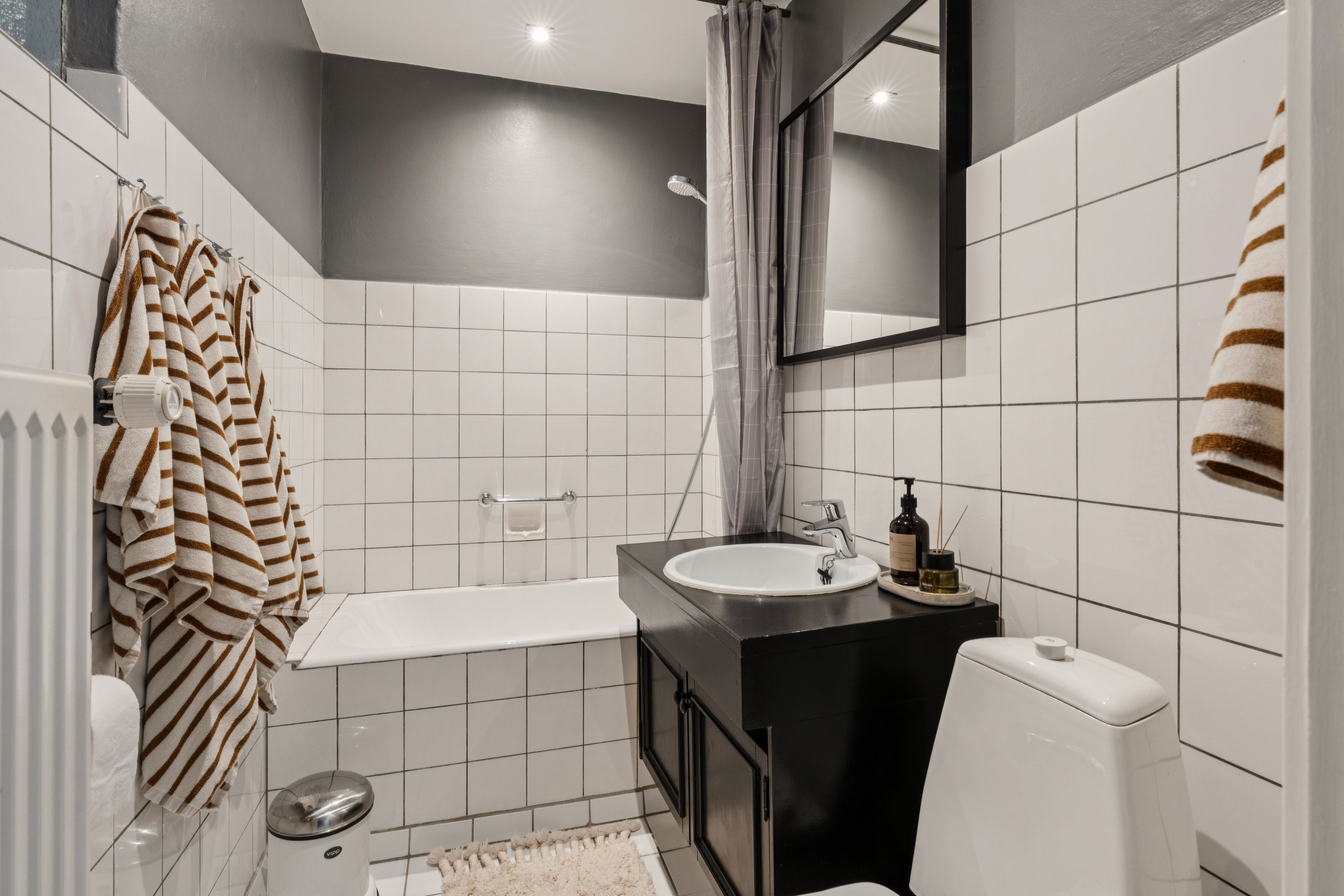 Fremhævet badeværelse billede i fuldskærmstilstand. Billede af Mosebrinken 10, Gug, 9210 Aalborg SØ