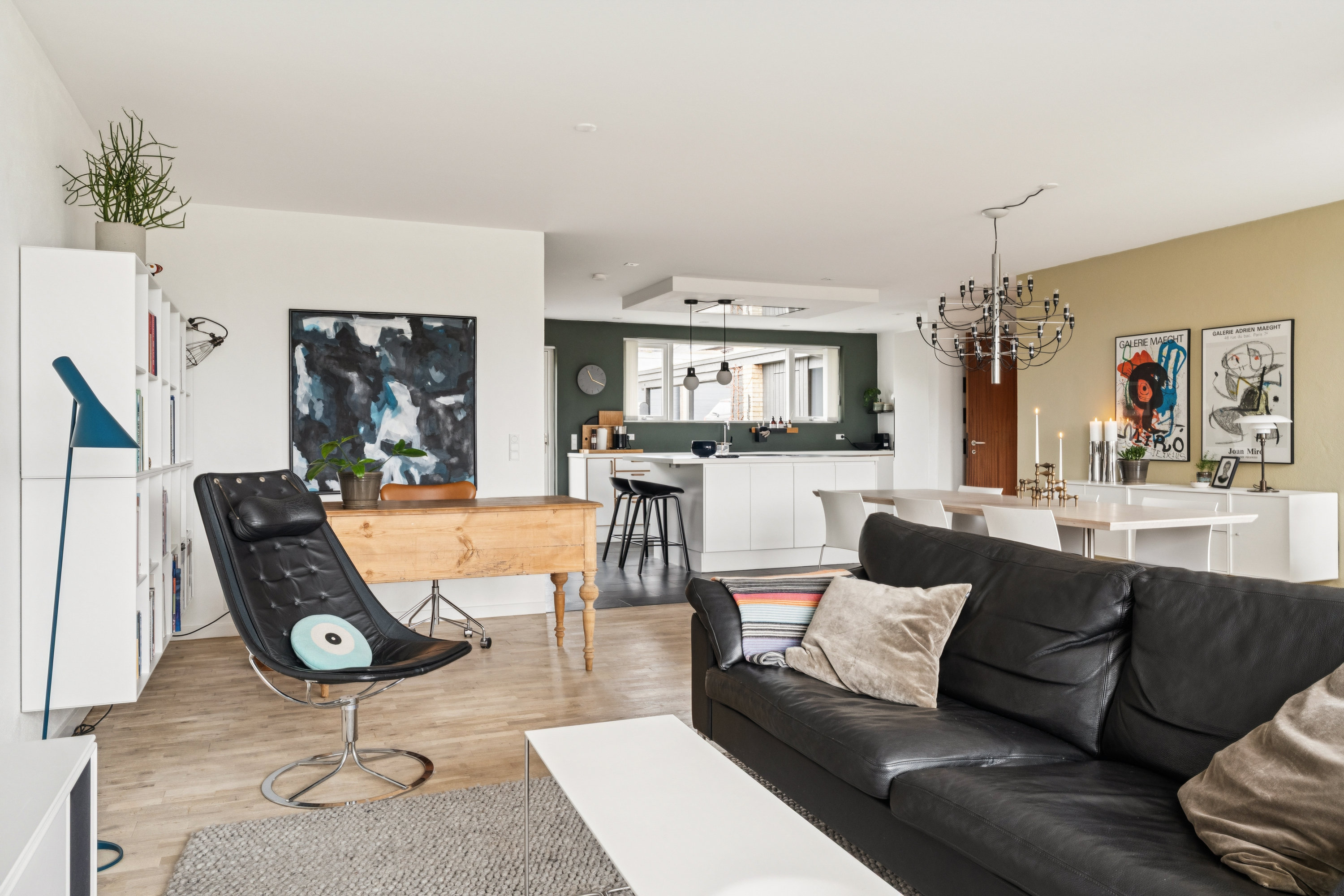 Fremhævet stue billede i fuldskærmstilstand. Billede af Mosebrinken 10, Gug, 9210 Aalborg SØ