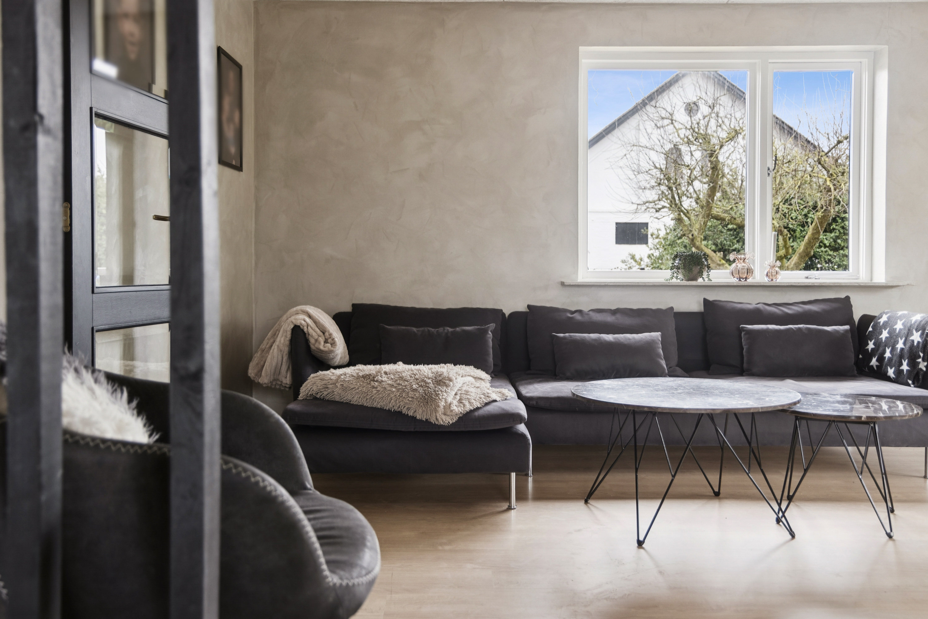 Fremhævet stue billede i fuldskærmstilstand. Billede af Allerupvej 46, Allerup, 9320 Hjallerup