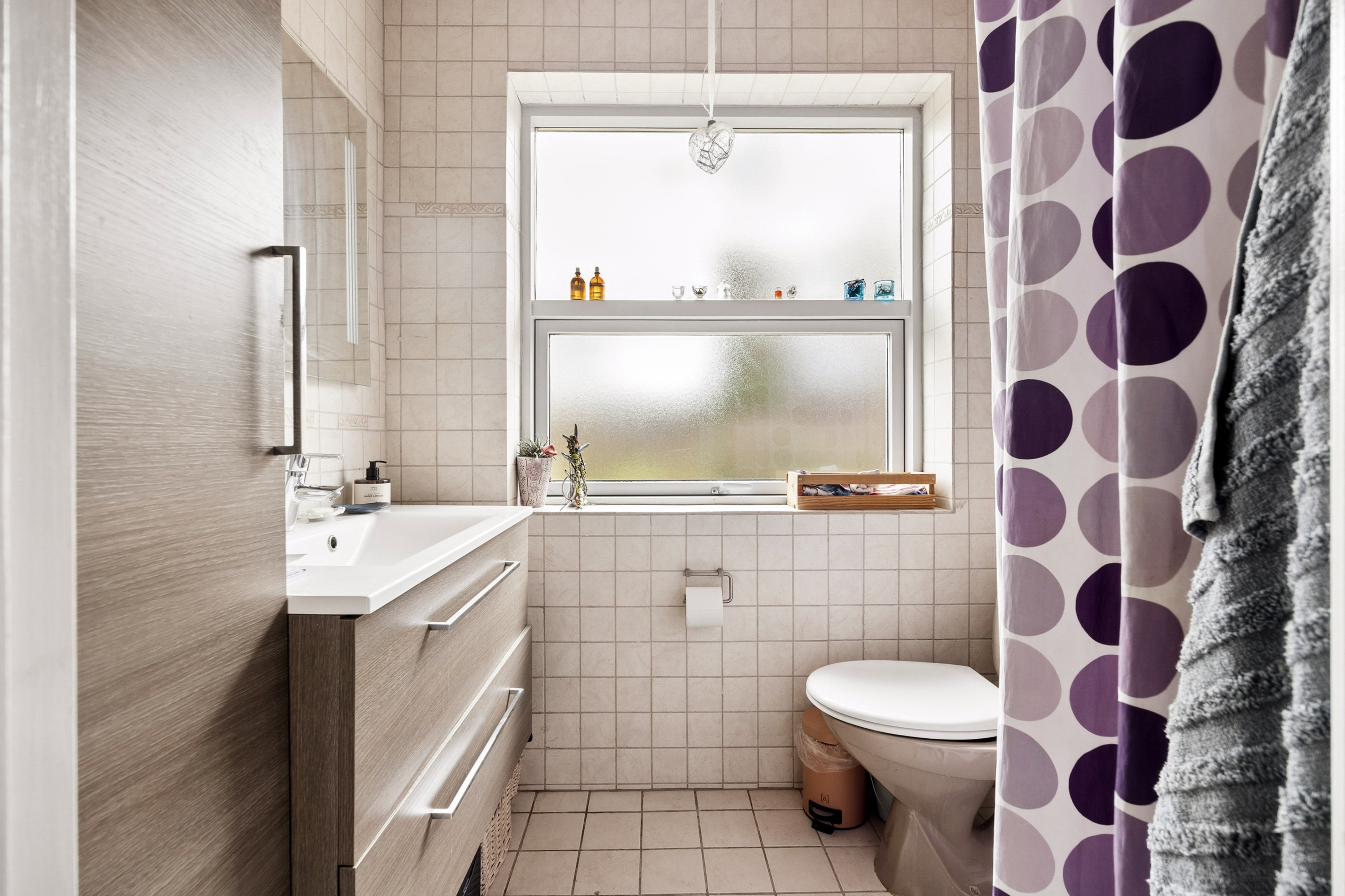 Fremhævet badeværelse billede i fuldskærmstilstand. Billede af Jørgen Berthelsens Vej 13, 9400 Nørresundby