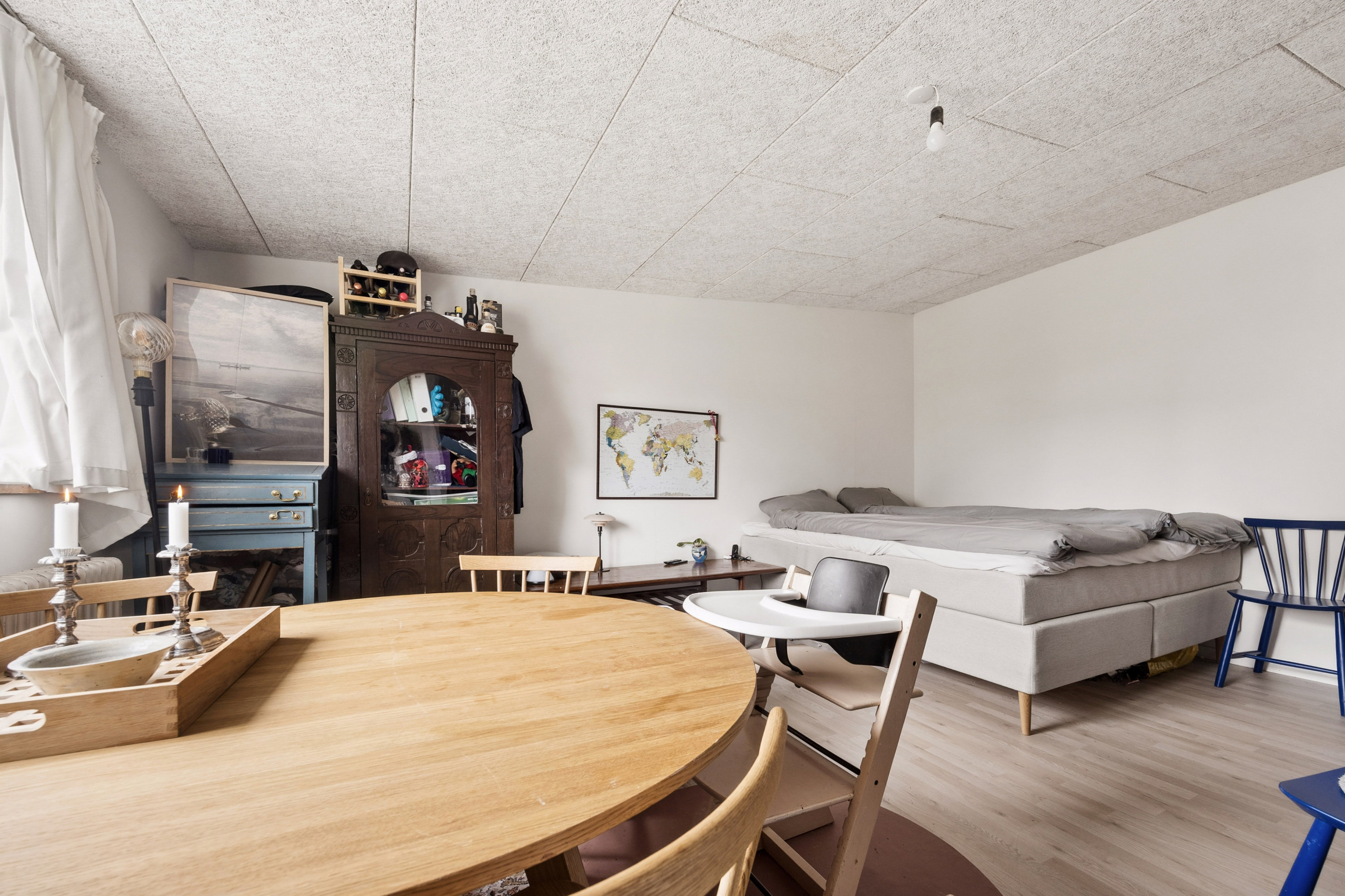 Fremhævet stue billede i fuldskærmstilstand. Billede af Jørgen Berthelsens Vej 13, 9400 Nørresundby