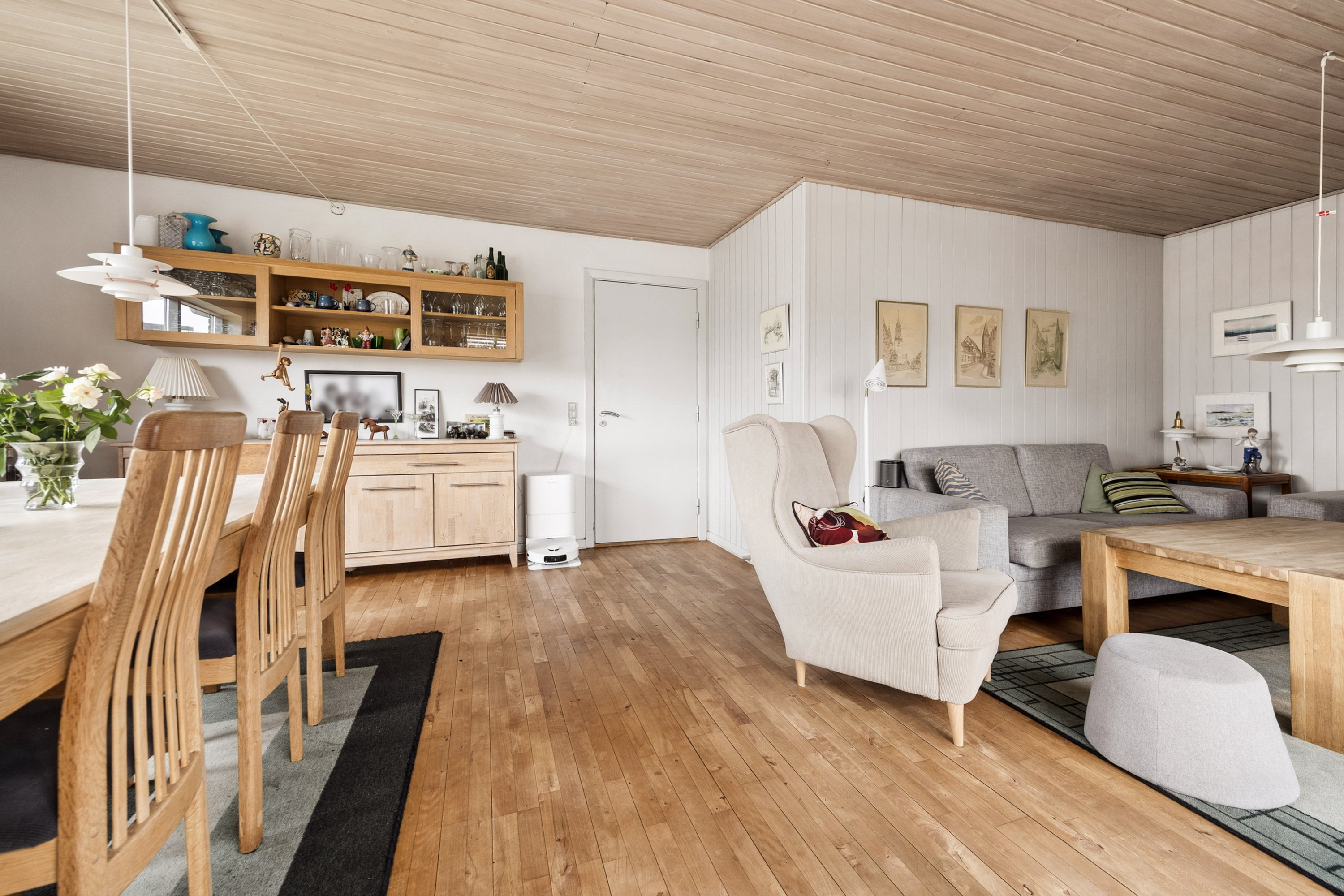 Fremhævet stue billede i fuldskærmstilstand. Billede af Jørgen Berthelsens Vej 13, 9400 Nørresundby