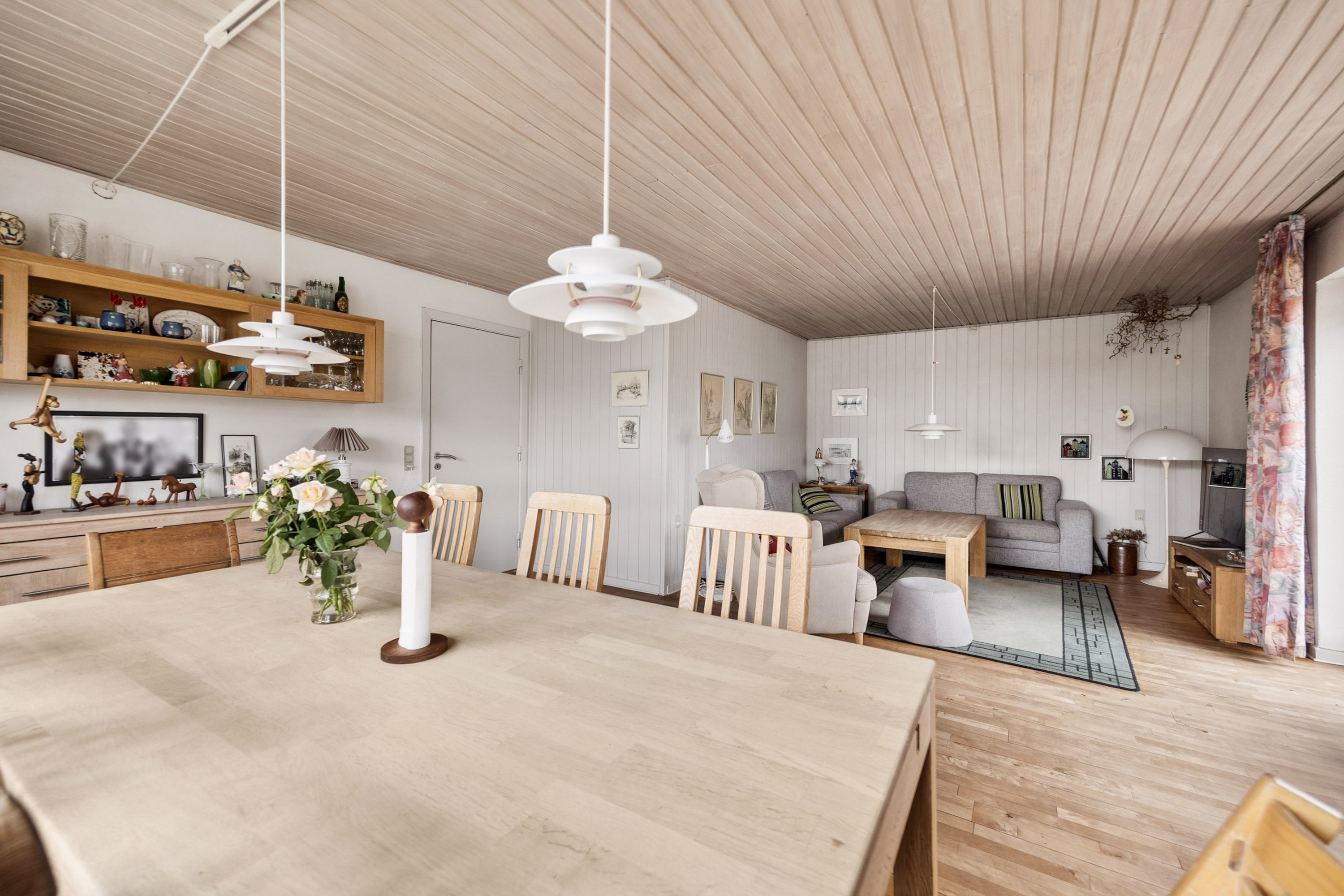 Fremhævet stue billede i fuldskærmstilstand. Billede af Jørgen Berthelsens Vej 13, 9400 Nørresundby