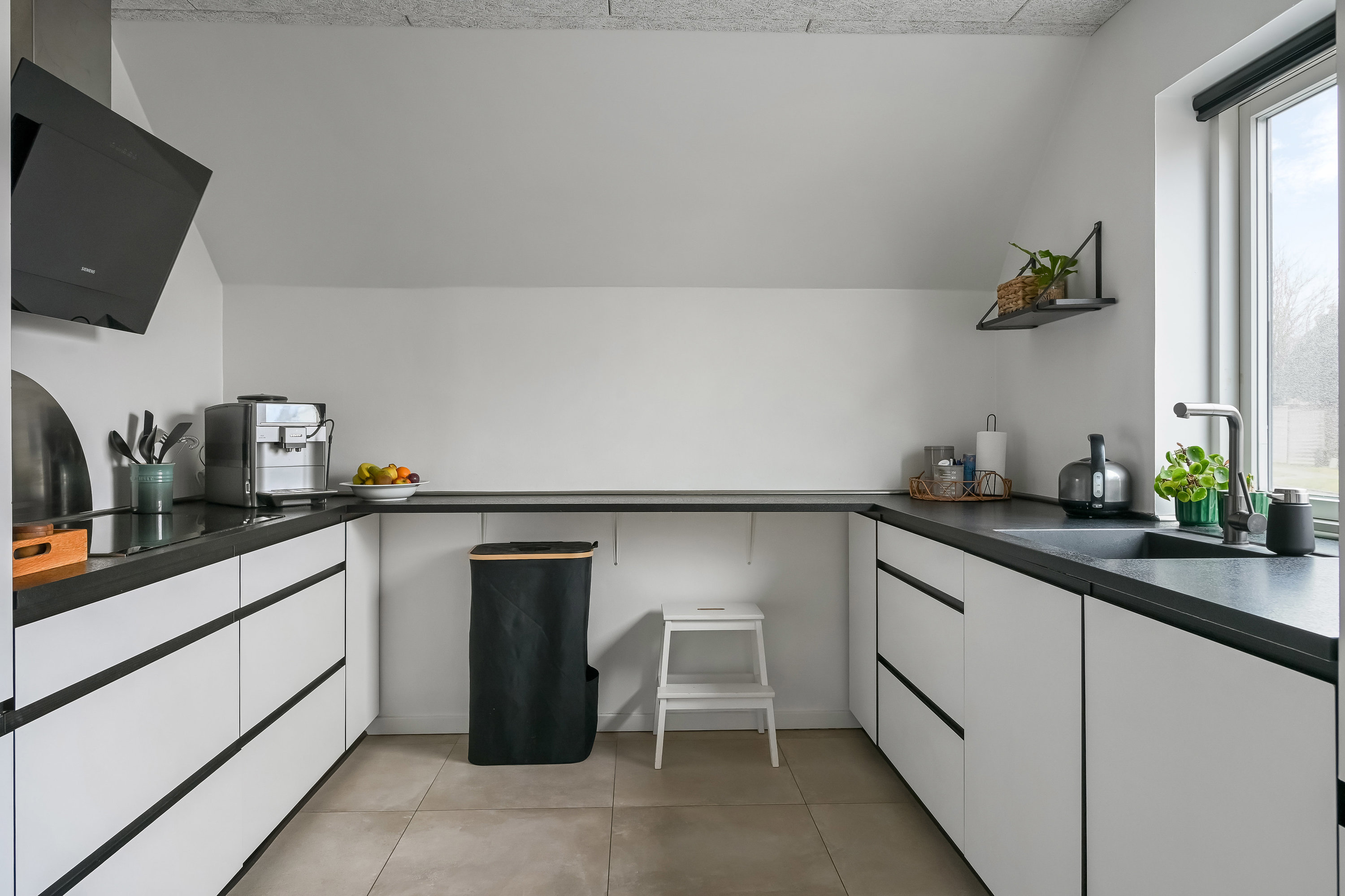 Fremhævet køkken billede i fuldskærmstilstand. Billede af Søndergårds Alle 10, 6700 Esbjerg