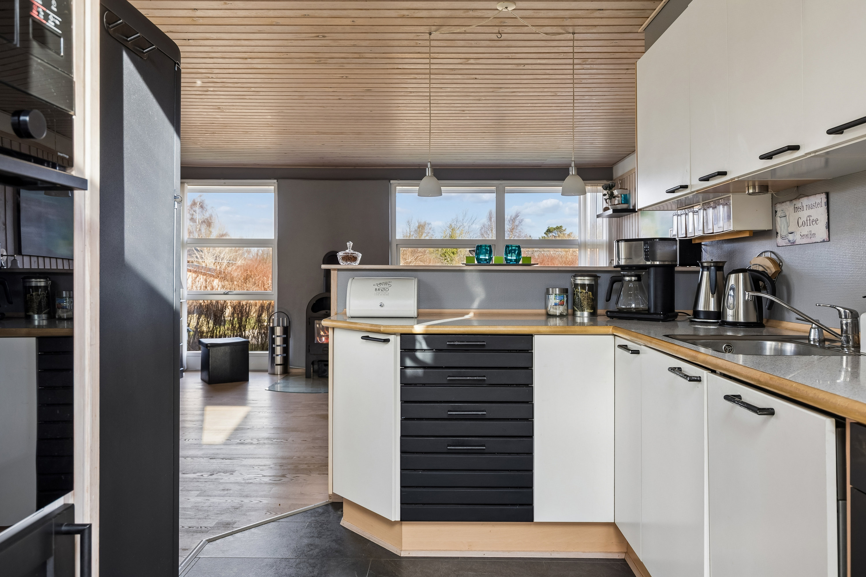 Fremhævet køkken billede i fuldskærmstilstand. Billede af Pilebakken 13, Havnsø Str, 4591 Føllenslev