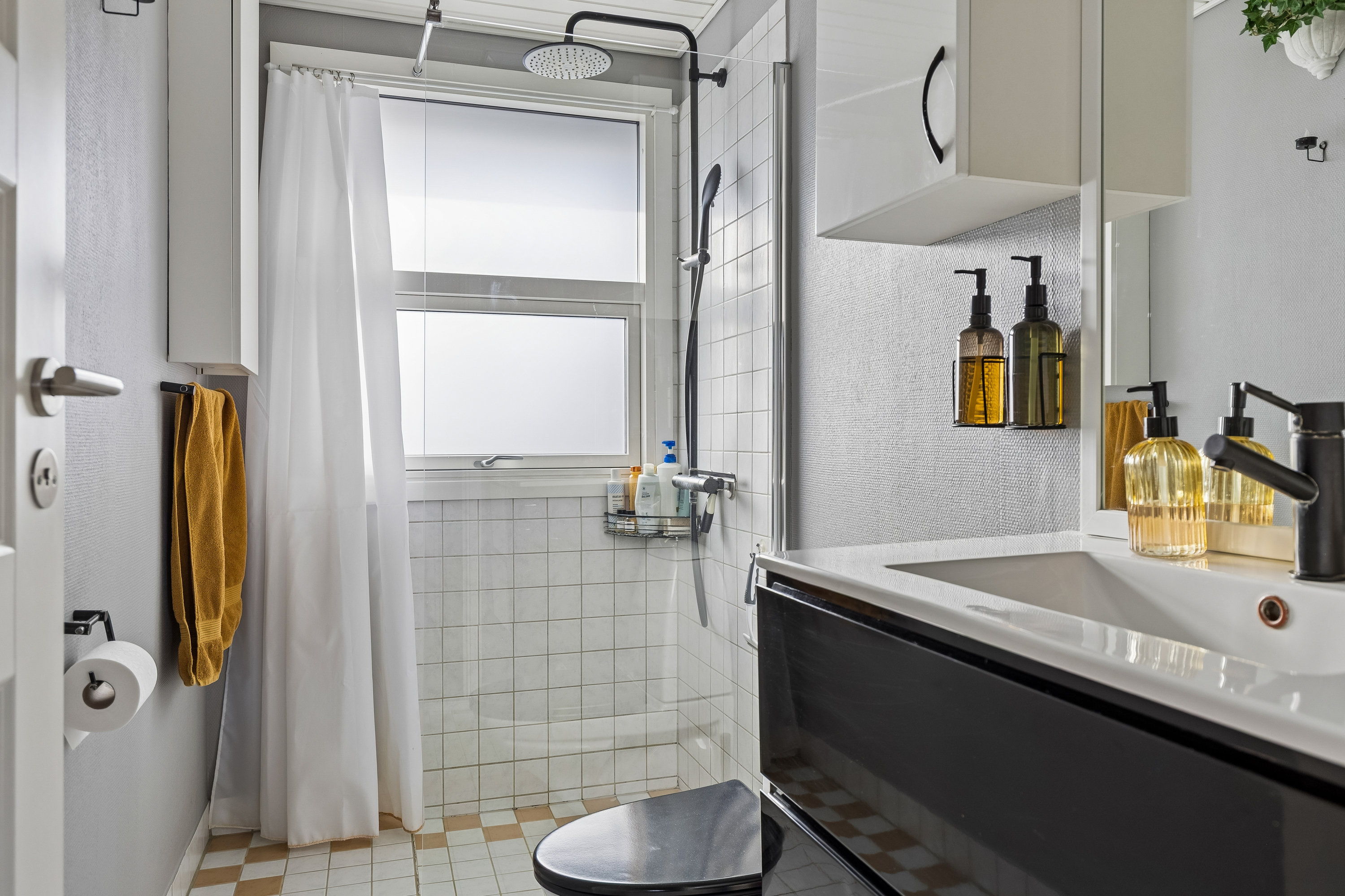 Fremhævet badeværelse billede i fuldskærmstilstand. Billede af Pilebakken 13, Havnsø Str, 4591 Føllenslev