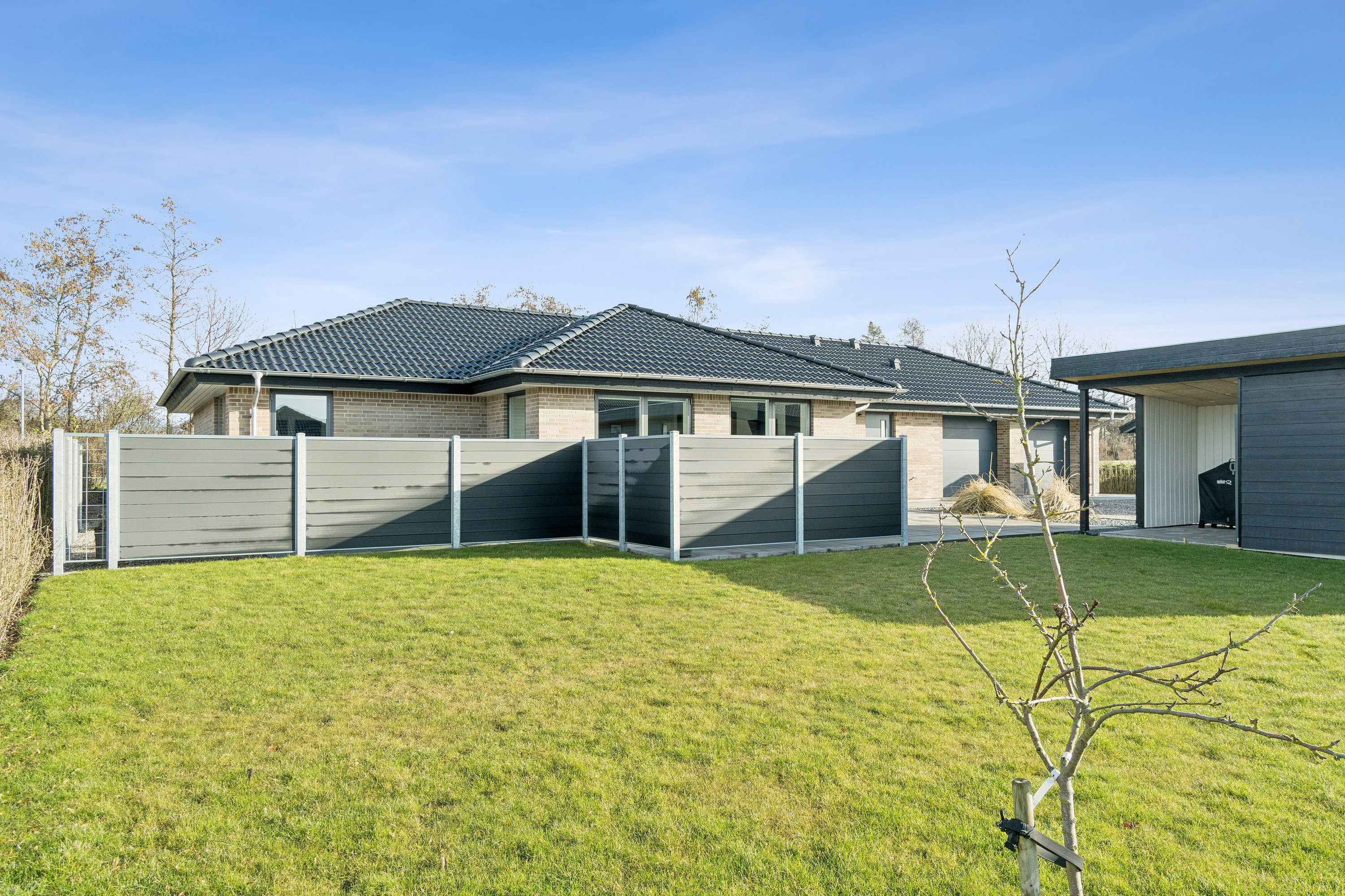 Fremhævet set fra haven billede i fuldskærmstilstand. Billede af Gråstenvænget 18, 4230 Skælskør