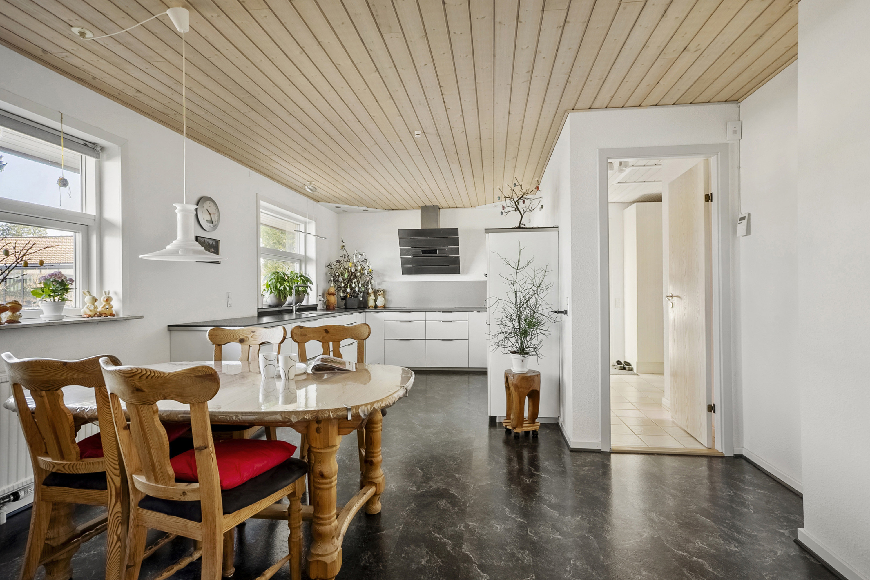 Fremhævet spisestue billede i fuldskærmstilstand. Billede af Egeparken 10, 6051 Almind