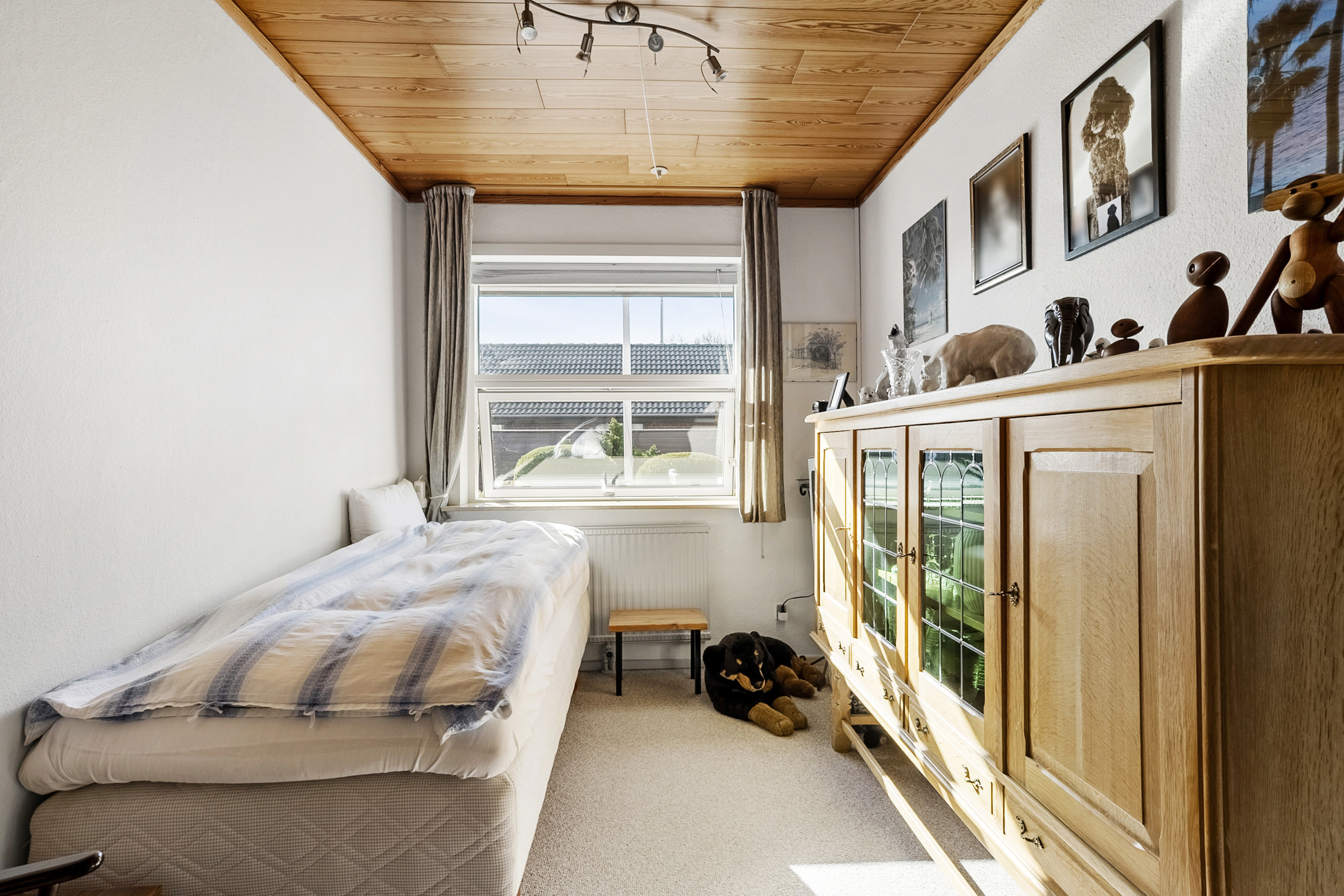 Fremhævet soveværelse billede i fuldskærmstilstand. Billede af Egeparken 10, 6051 Almind