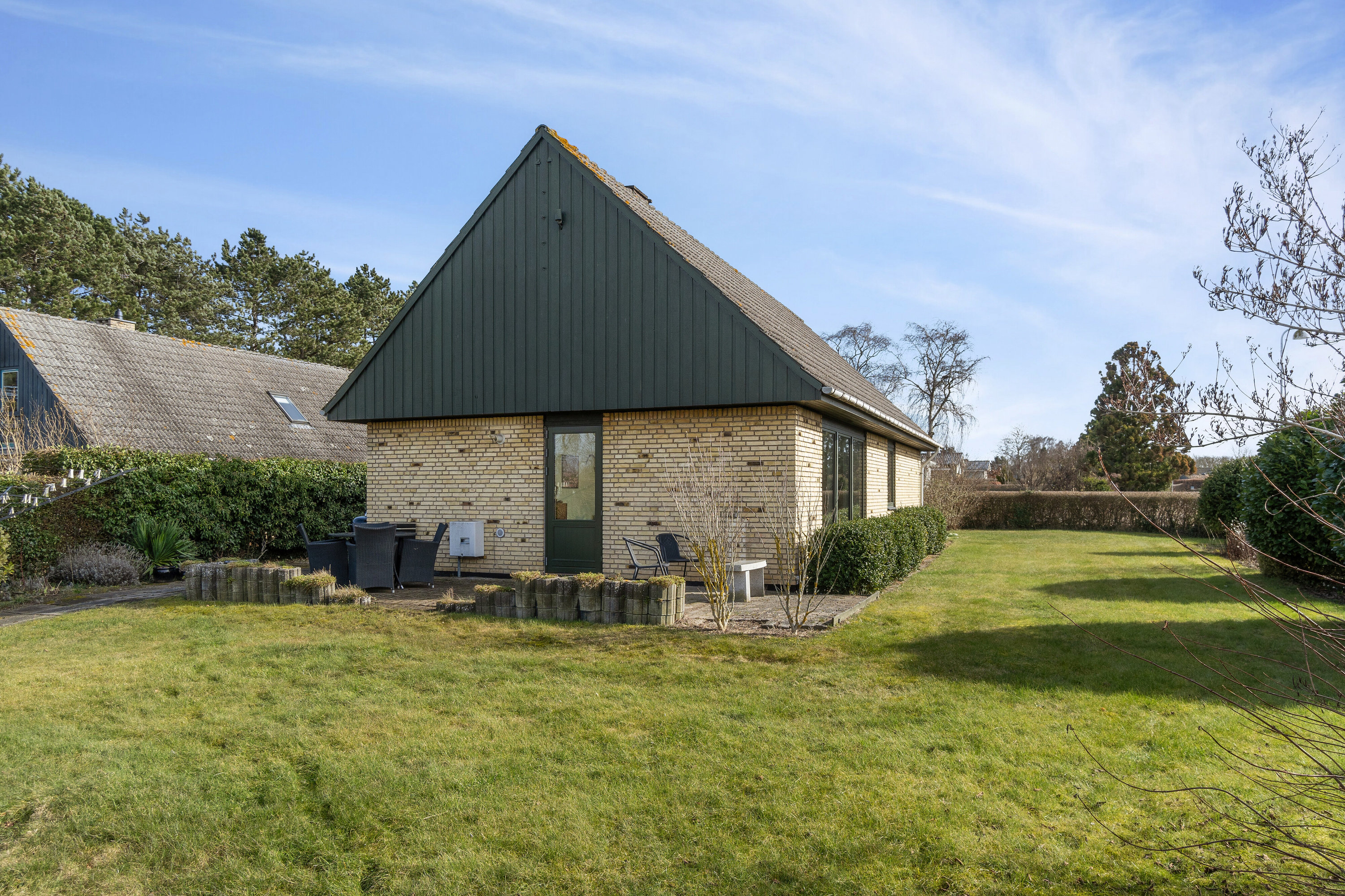 Fremhævet set fra haven billede i fuldskærmstilstand. Billede af Hesselbyvej 1A, 4230 Skælskør