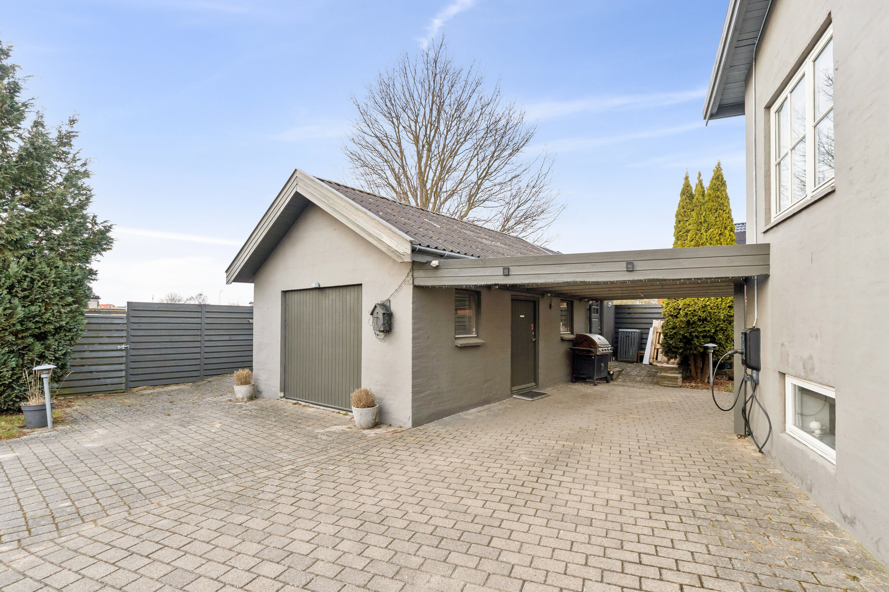 Fremhævet udendørs billede i fuldskærmstilstand. Billede af Allingvej 42, 2650 Hvidovre