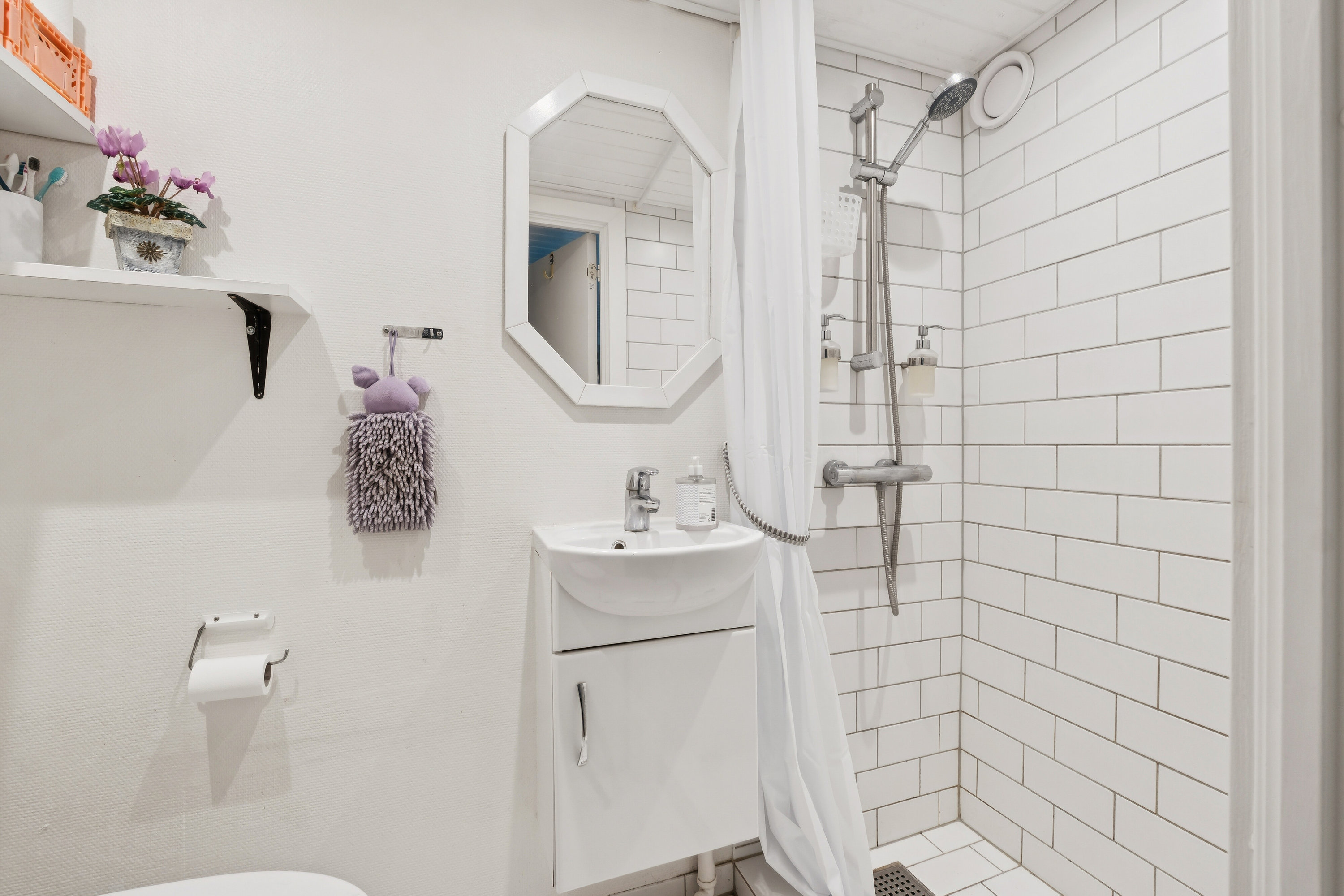 Fremhævet badeværelse billede i fuldskærmstilstand. Billede af Allingvej 42, 2650 Hvidovre