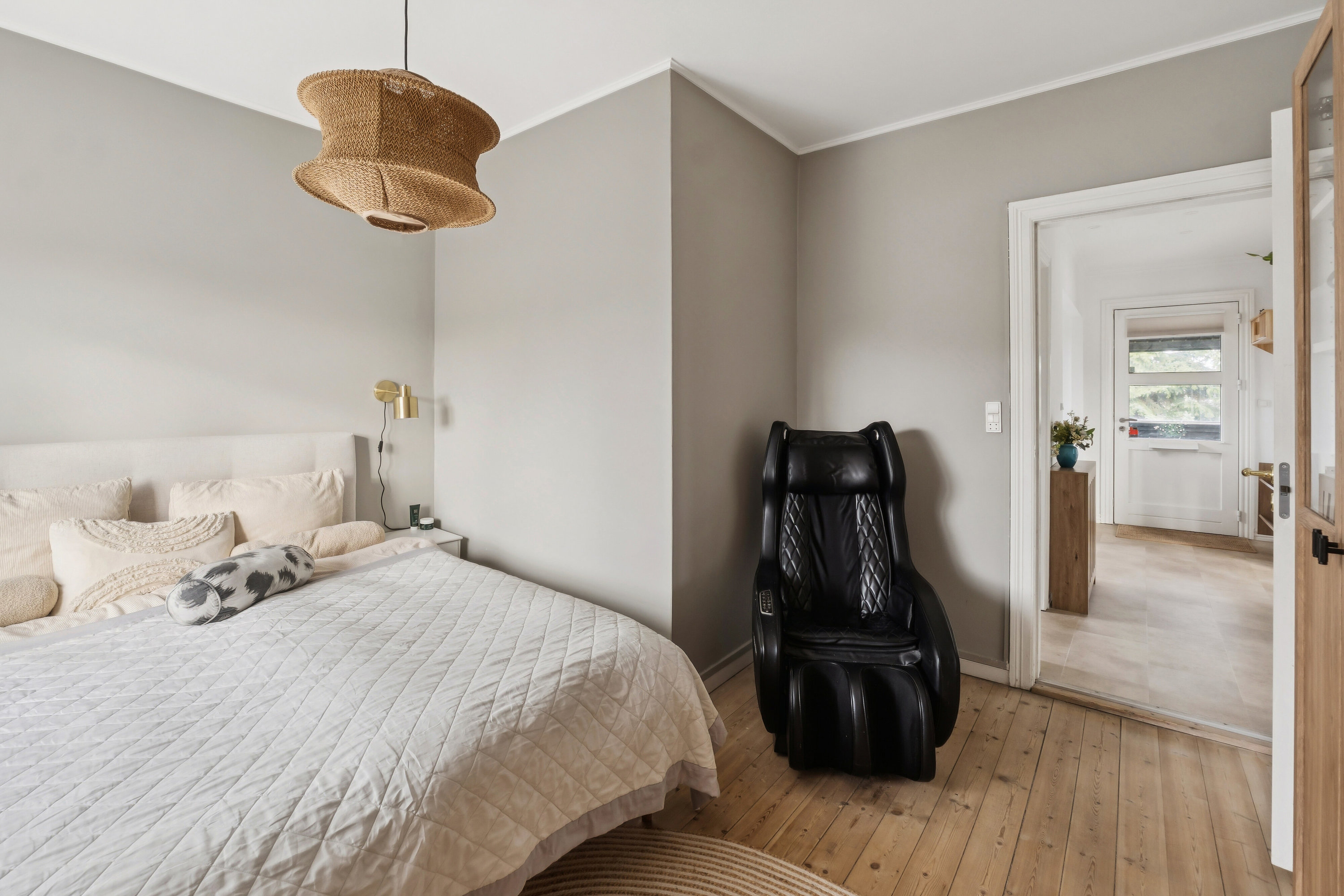 Fremhævet soveværelse billede i fuldskærmstilstand. Billede af Allingvej 42, 2650 Hvidovre