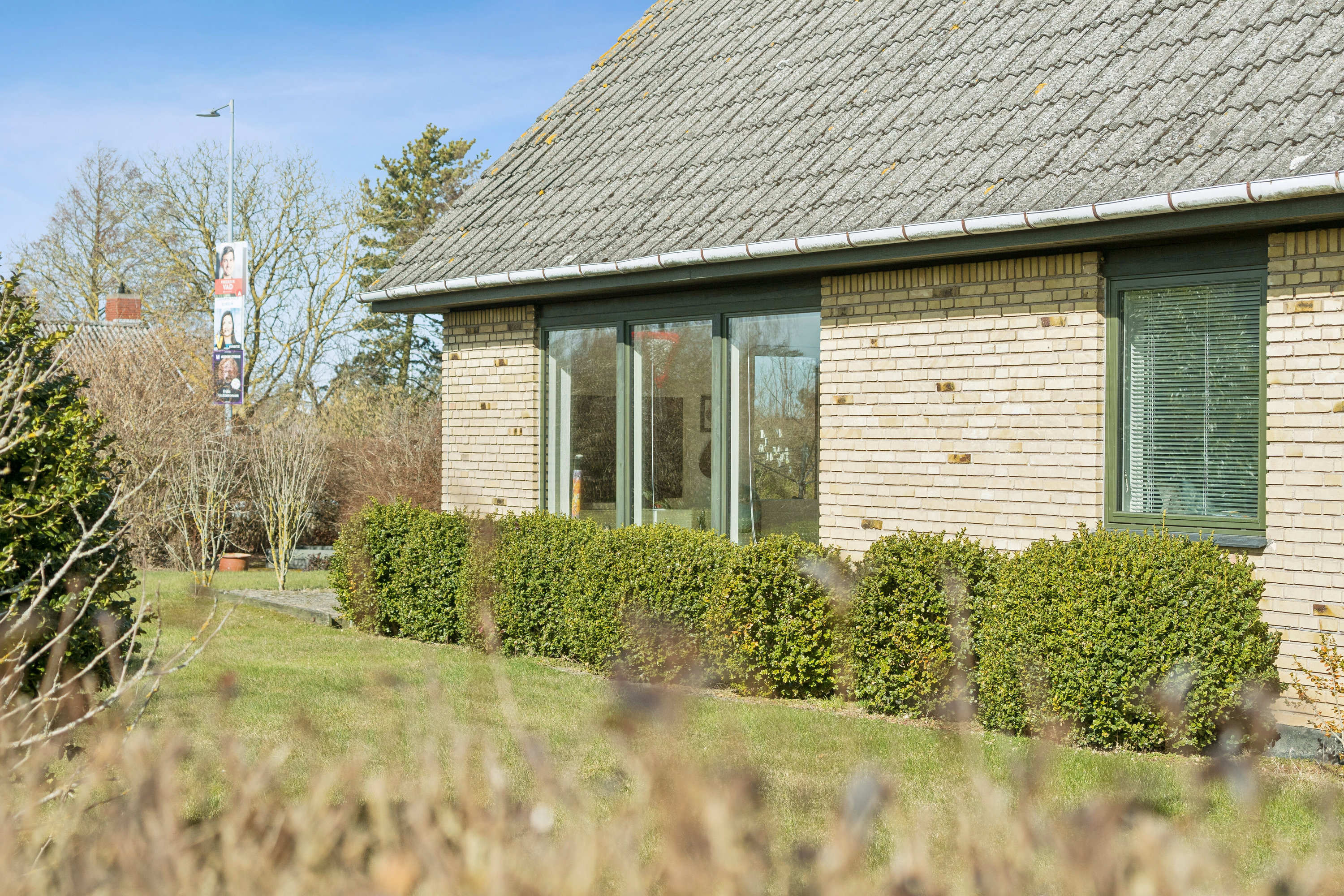 Fremhævet set fra haven billede i fuldskærmstilstand. Billede af Hesselbyvej 1A, 4230 Skælskør