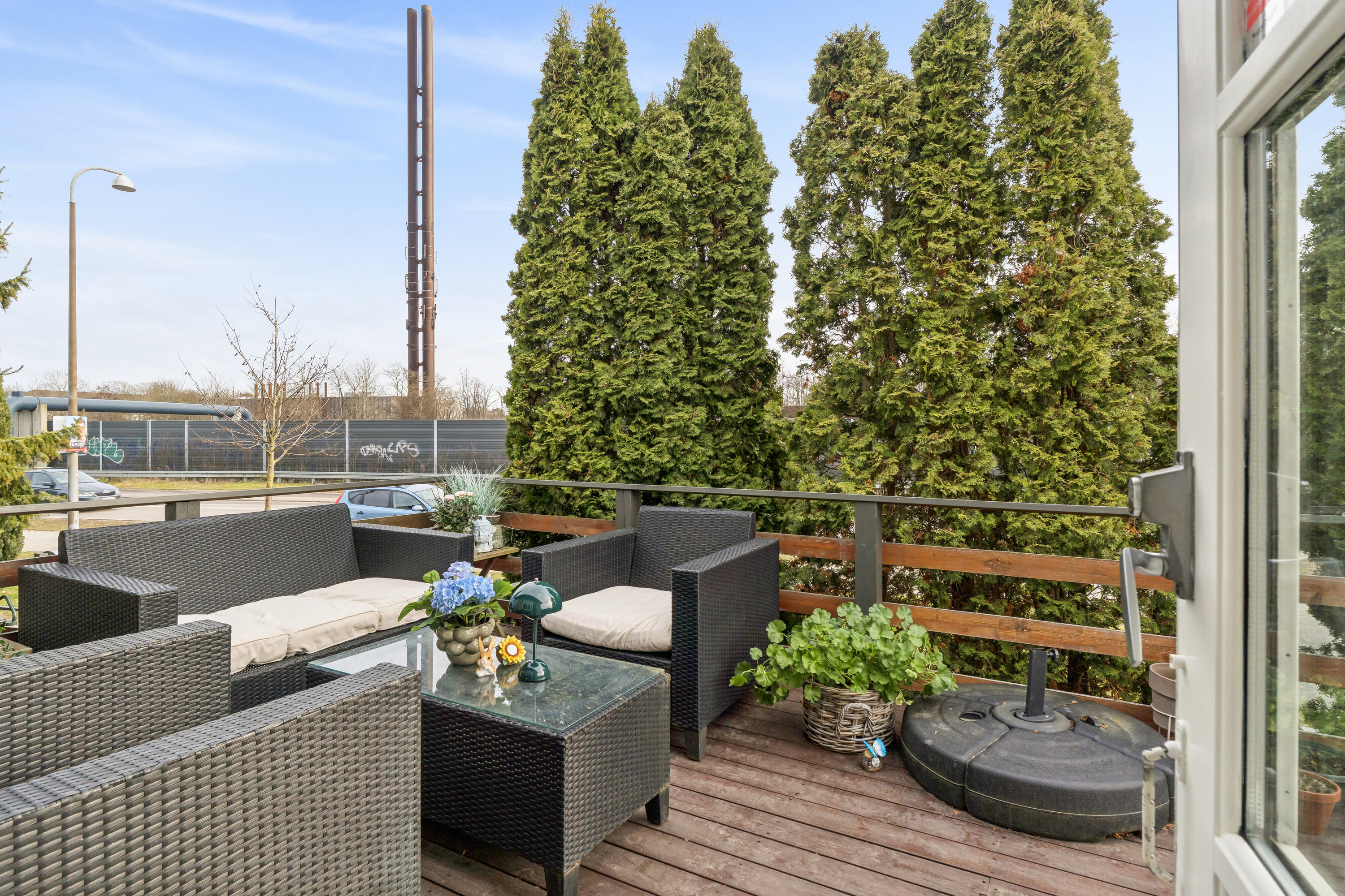 Fremhævet terrasse billede i fuldskærmstilstand. Billede af Allingvej 42, 2650 Hvidovre