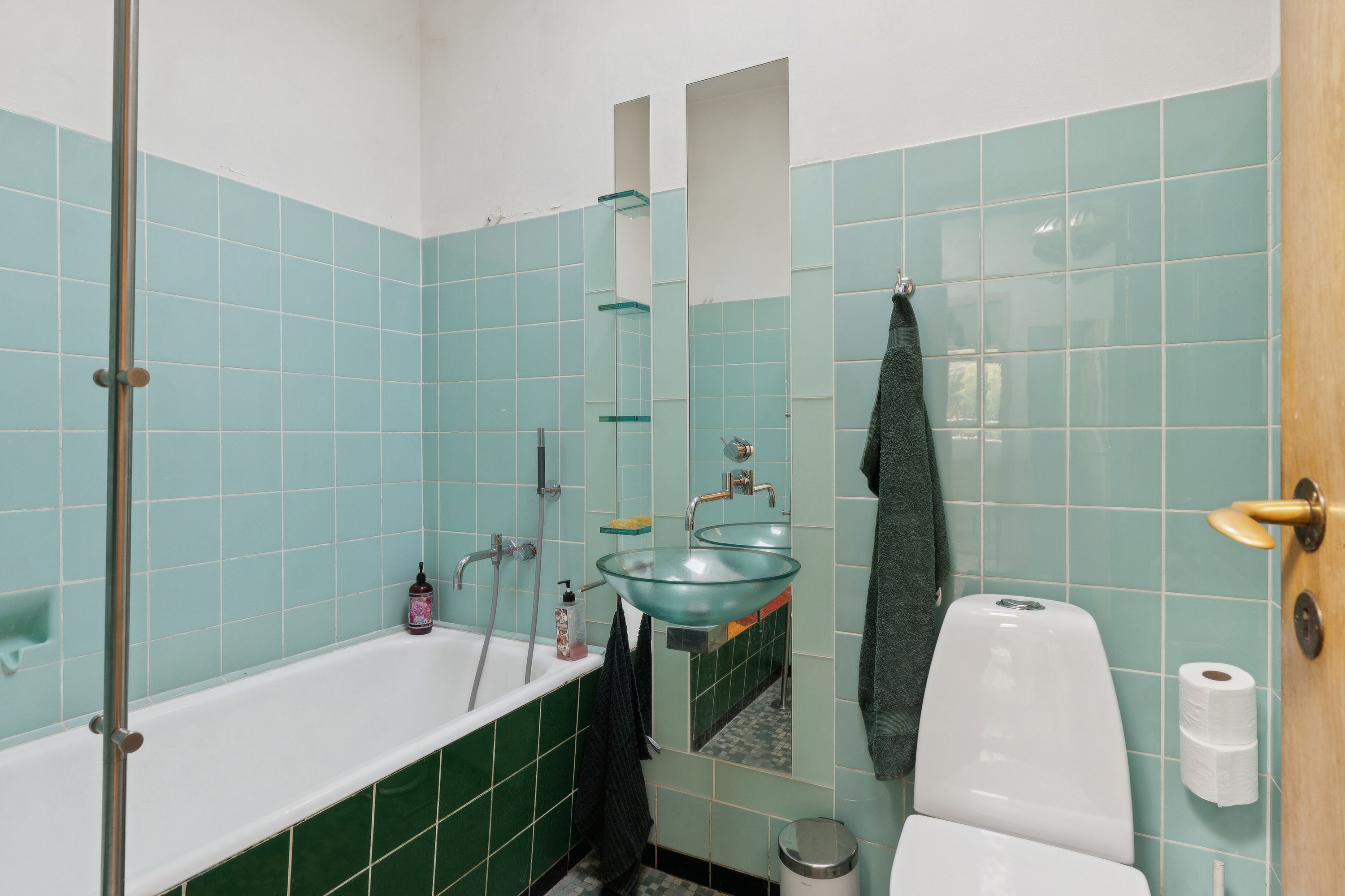 Fremhævet badeværelse billede i fuldskærmstilstand. Billede af Grænsevej 7, 2650 Hvidovre