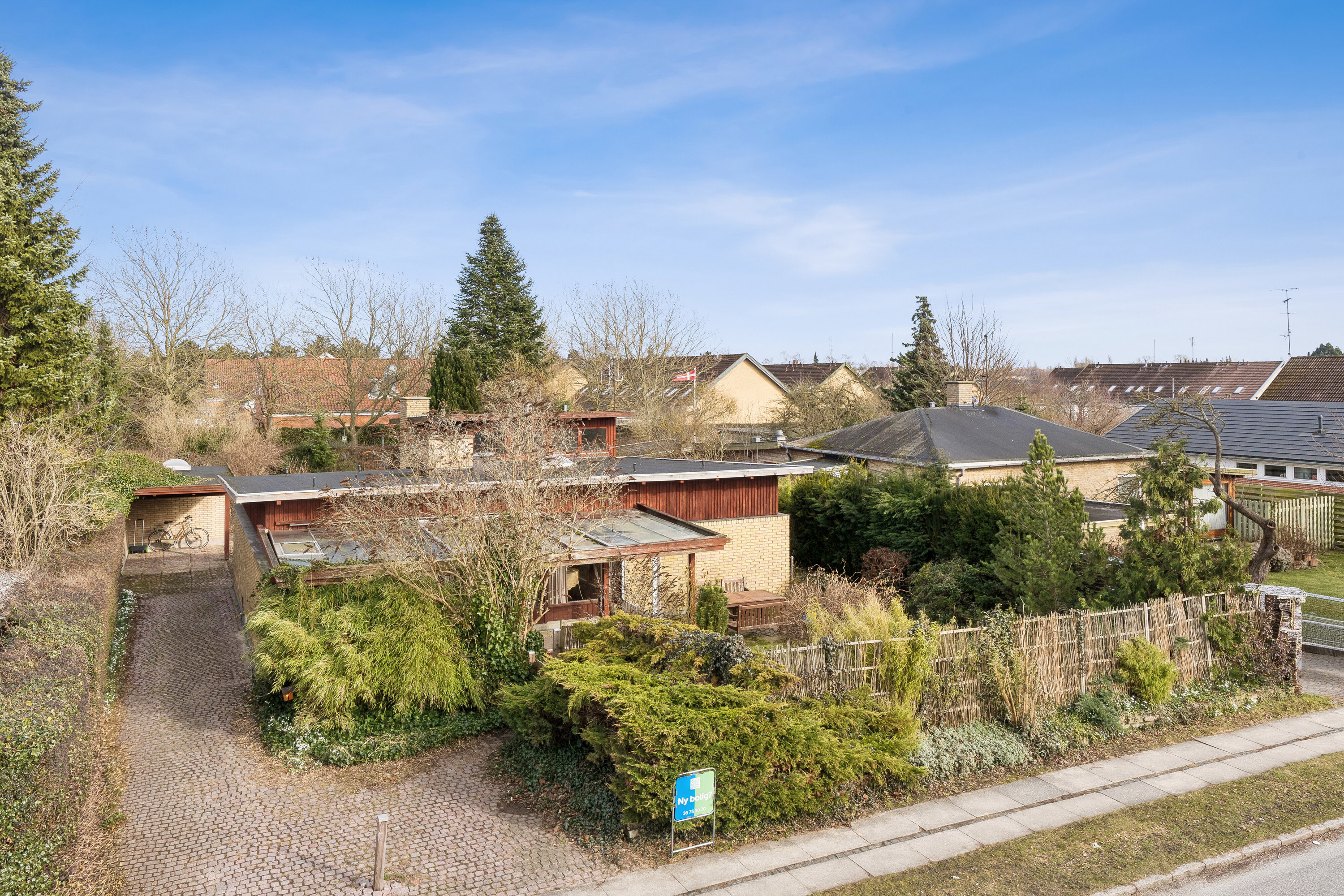 Fremhævet set fra haven billede i fuldskærmstilstand. Billede af Grænsevej 7, 2650 Hvidovre