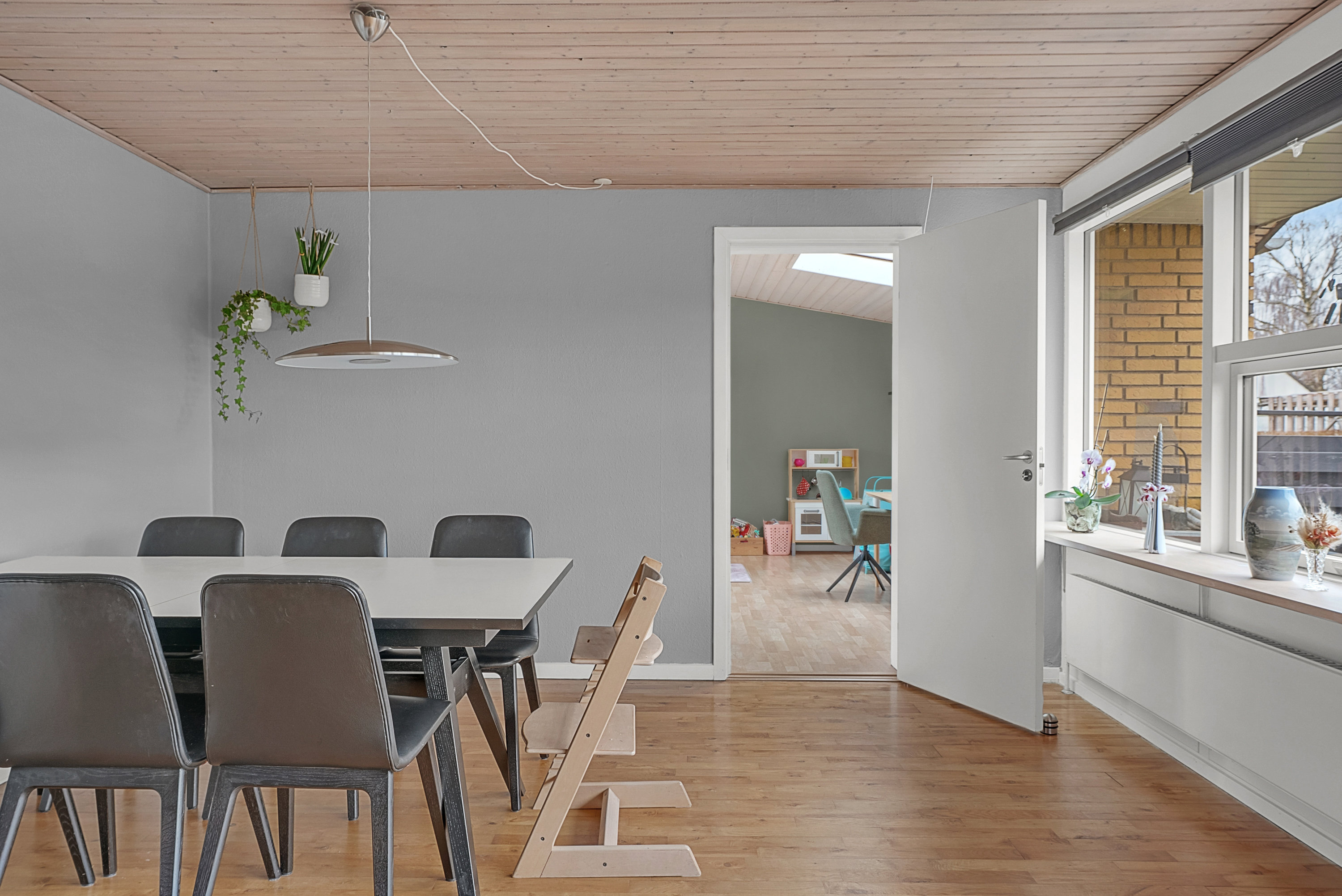 Fremhævet stue billede i fuldskærmstilstand. Billede af Vinkelvej 8, Brobyværk, 5672 Broby