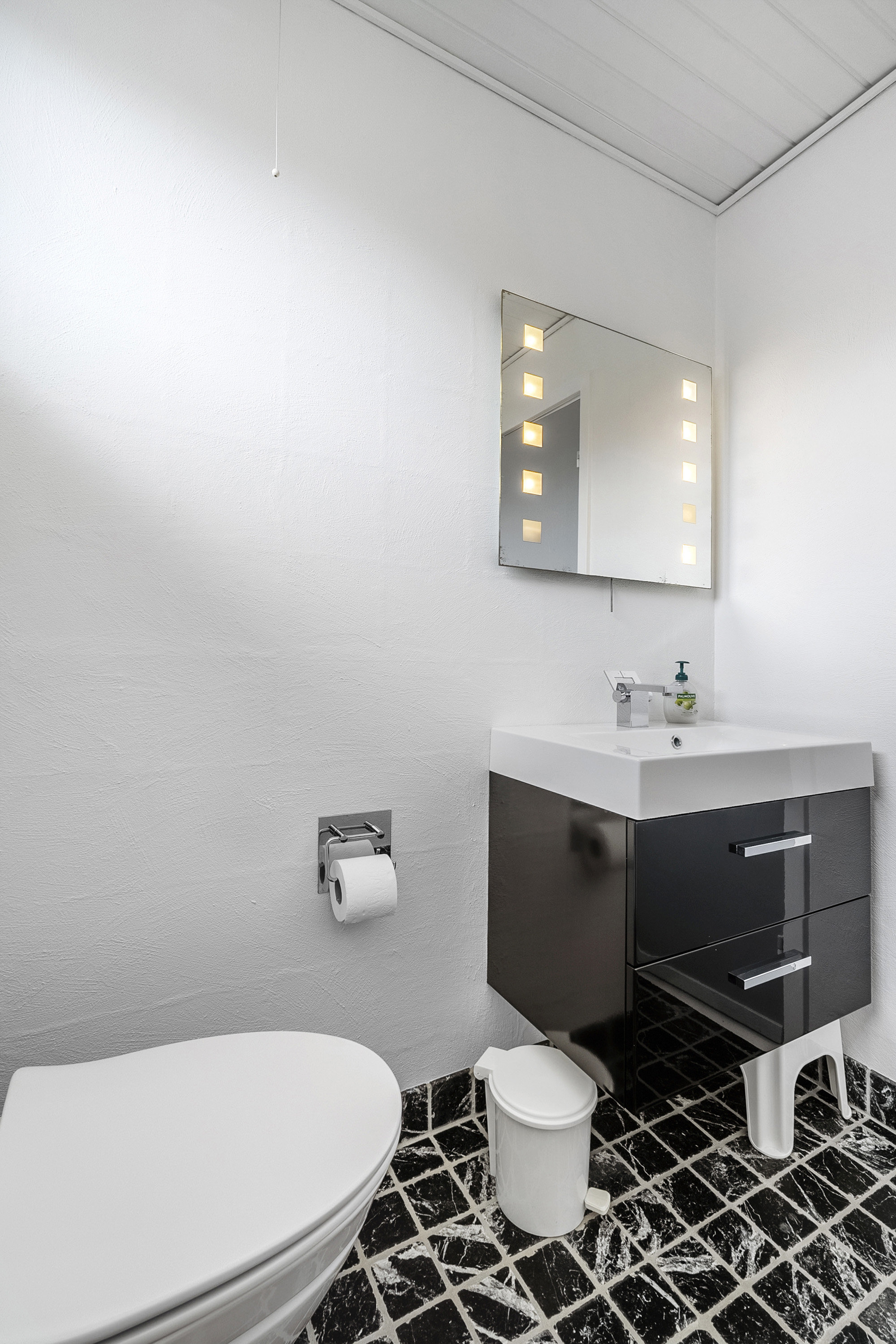 Fremhævet badeværelse billede i fuldskærmstilstand. Billede af Malurtvej 2, Vorupør, 7700 Thisted