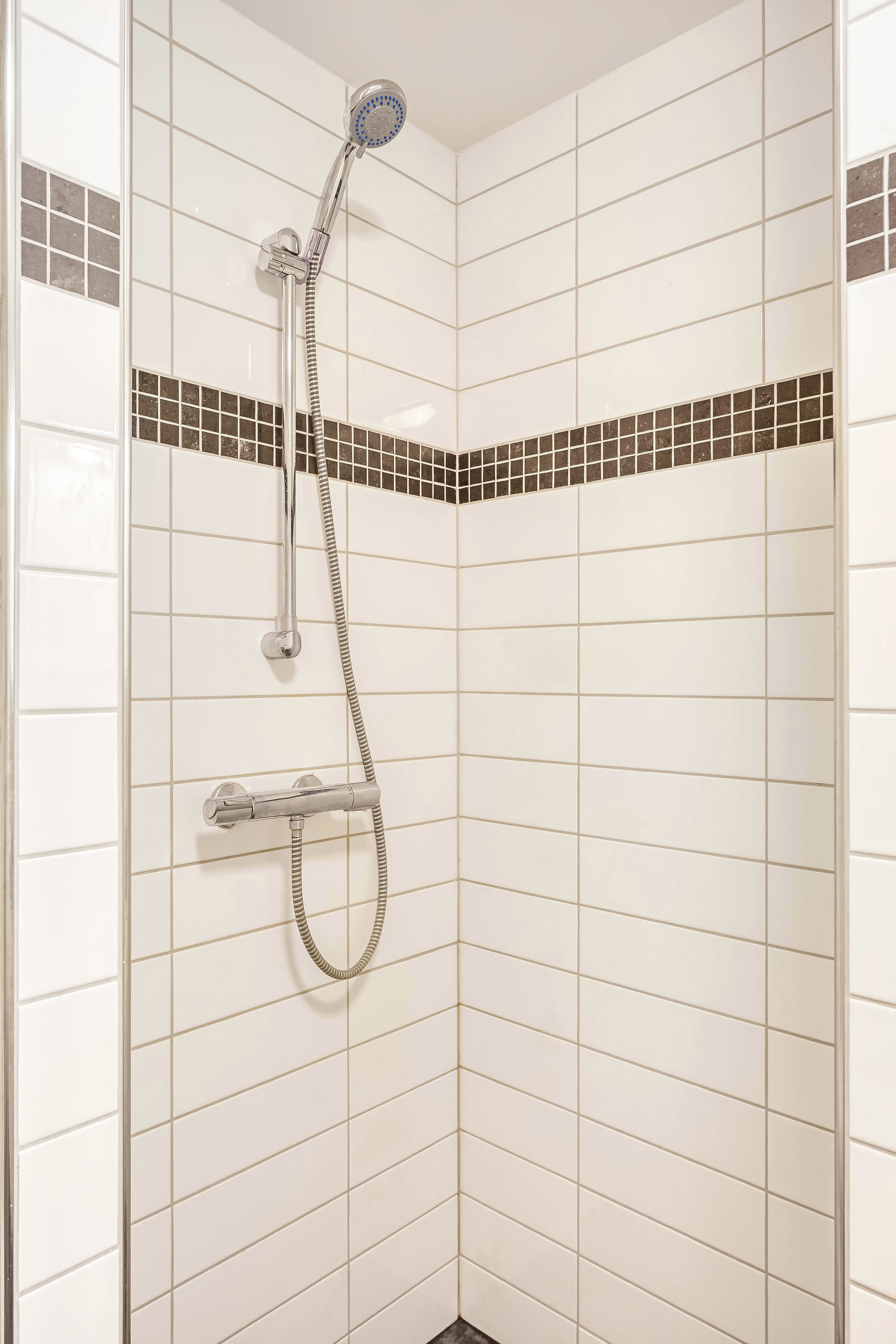 Fremhævet badeværelse billede i fuldskærmstilstand. Billede af Grundtvigs Alle 7, 1. mf., 6700 Esbjerg