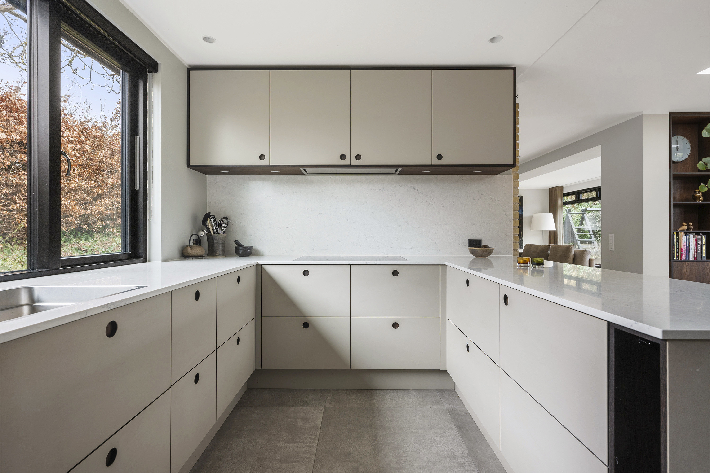 Fremhævet køkken billede i fuldskærmstilstand. Billede af Ellehegnet 16, Trørød, 2950 Vedbæk