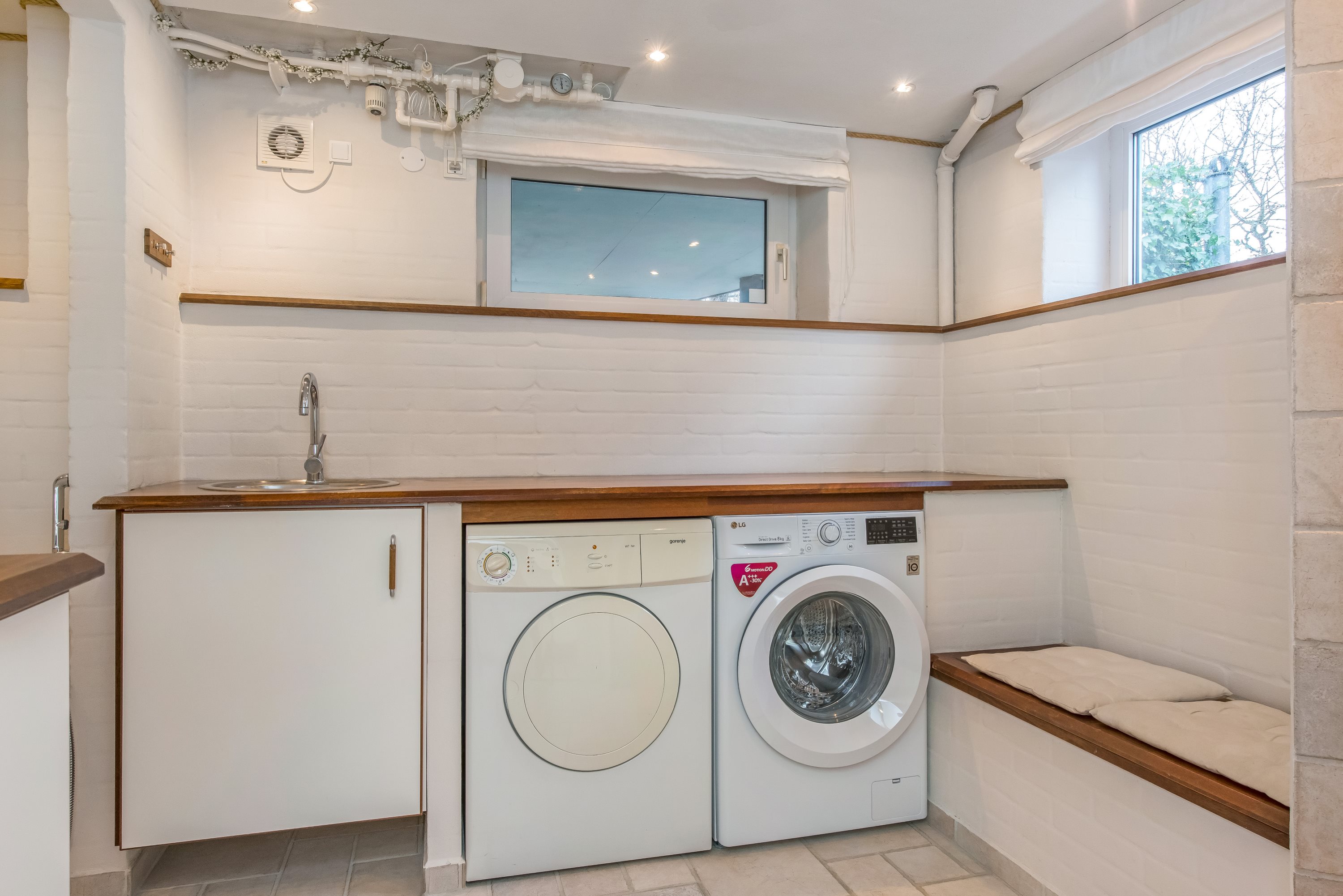 Fremhævet badeværelse billede i fuldskærmstilstand. Billede af Rosevej 35, 9900 Frederikshavn