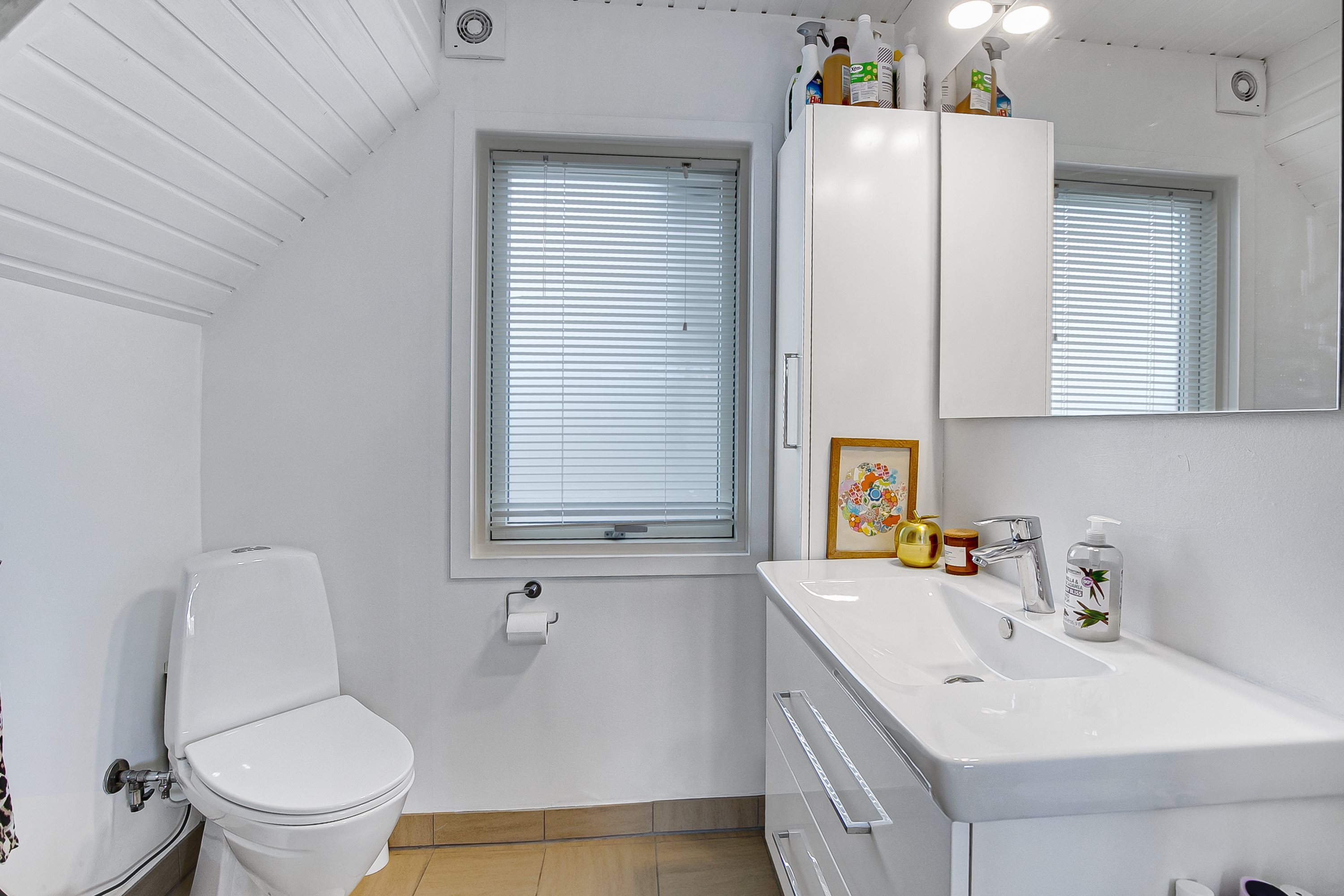 Fremhævet badeværelse billede i fuldskærmstilstand. Billede af Pumavej 1, Hou, 9370 Hals