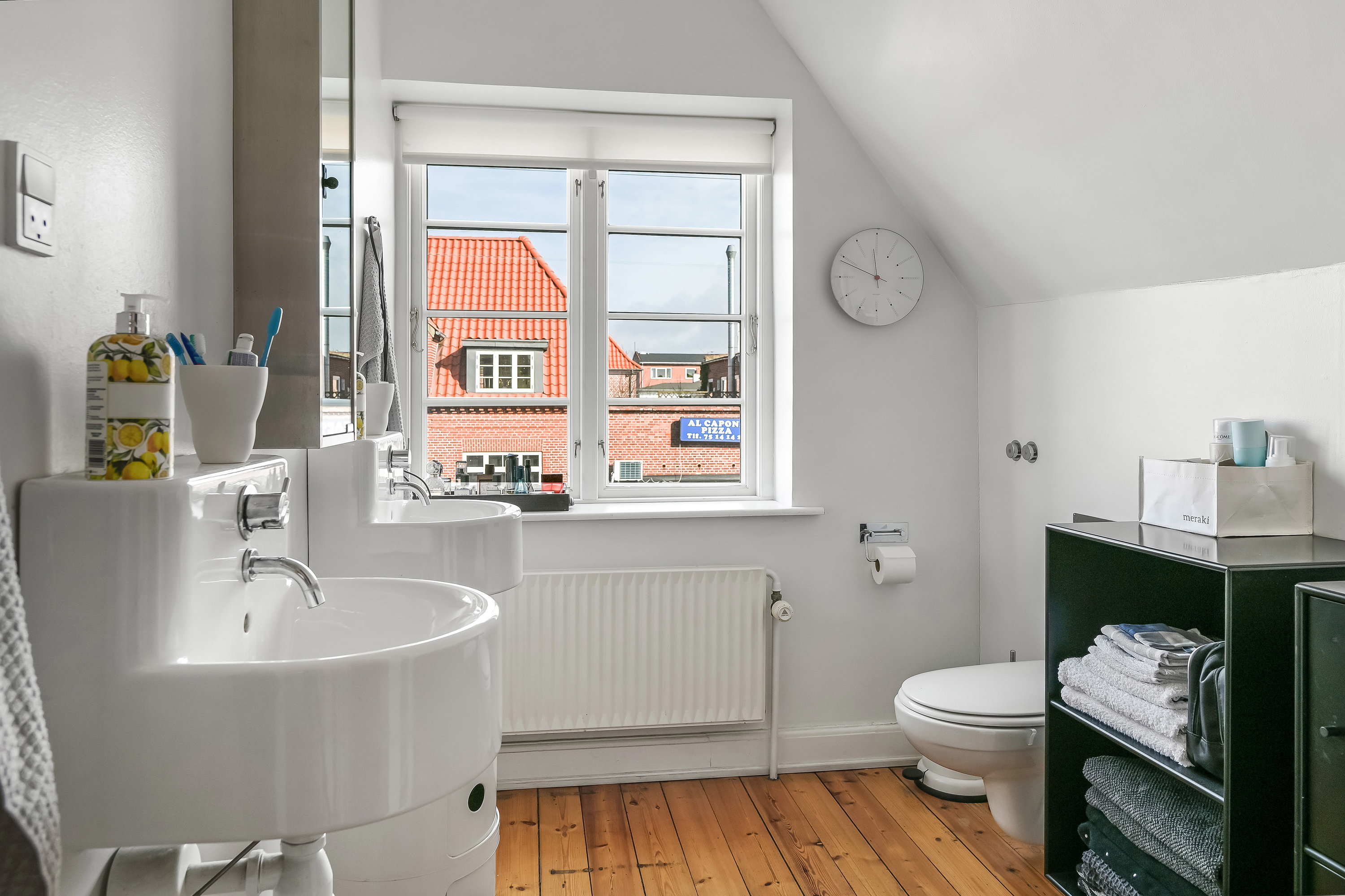 Fremhævet toilet billede i fuldskærmstilstand. Billede af Frodesgade 90, 6700 Esbjerg