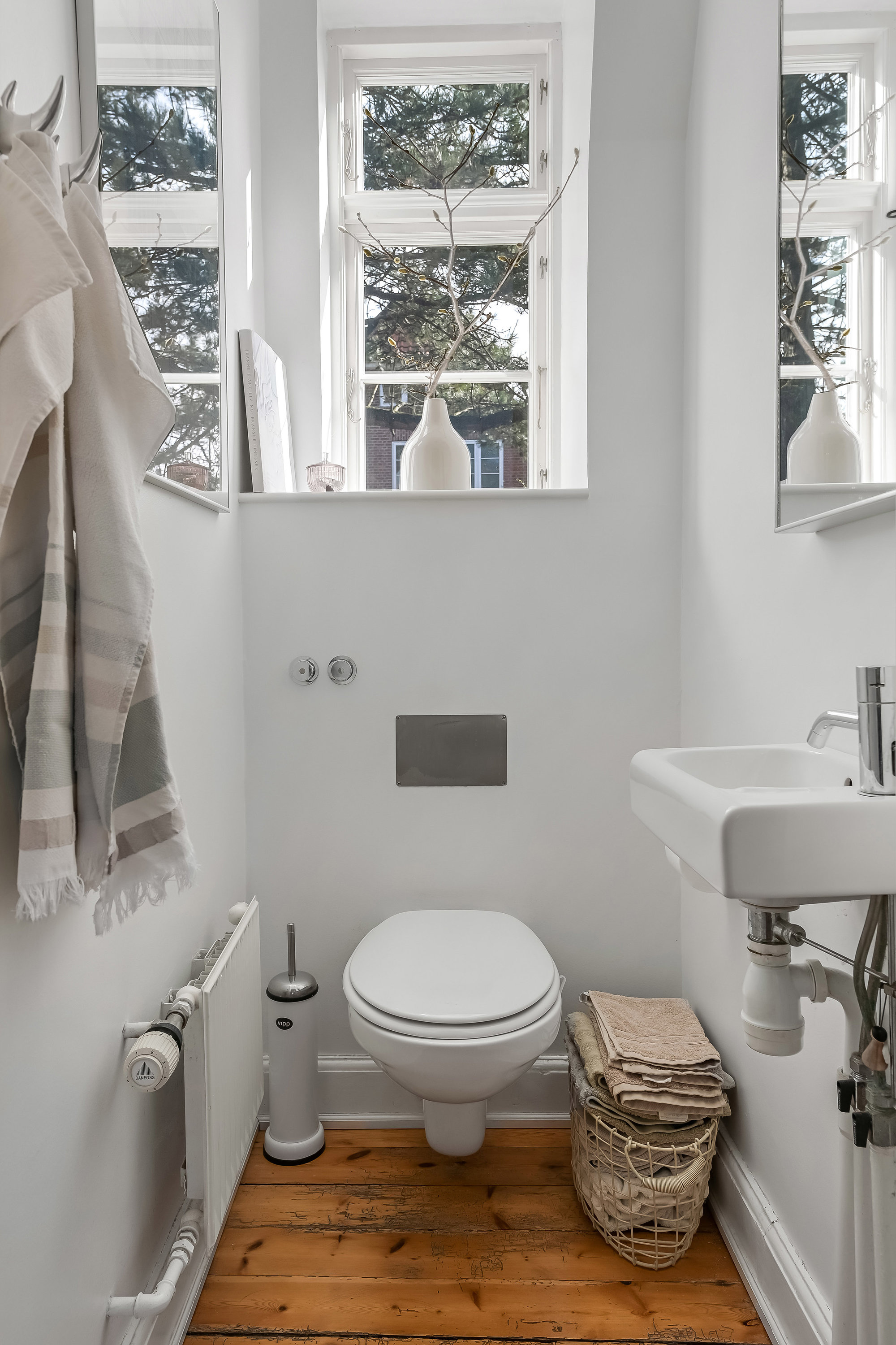 Fremhævet toilet billede i fuldskærmstilstand. Billede af Frodesgade 90, 6700 Esbjerg