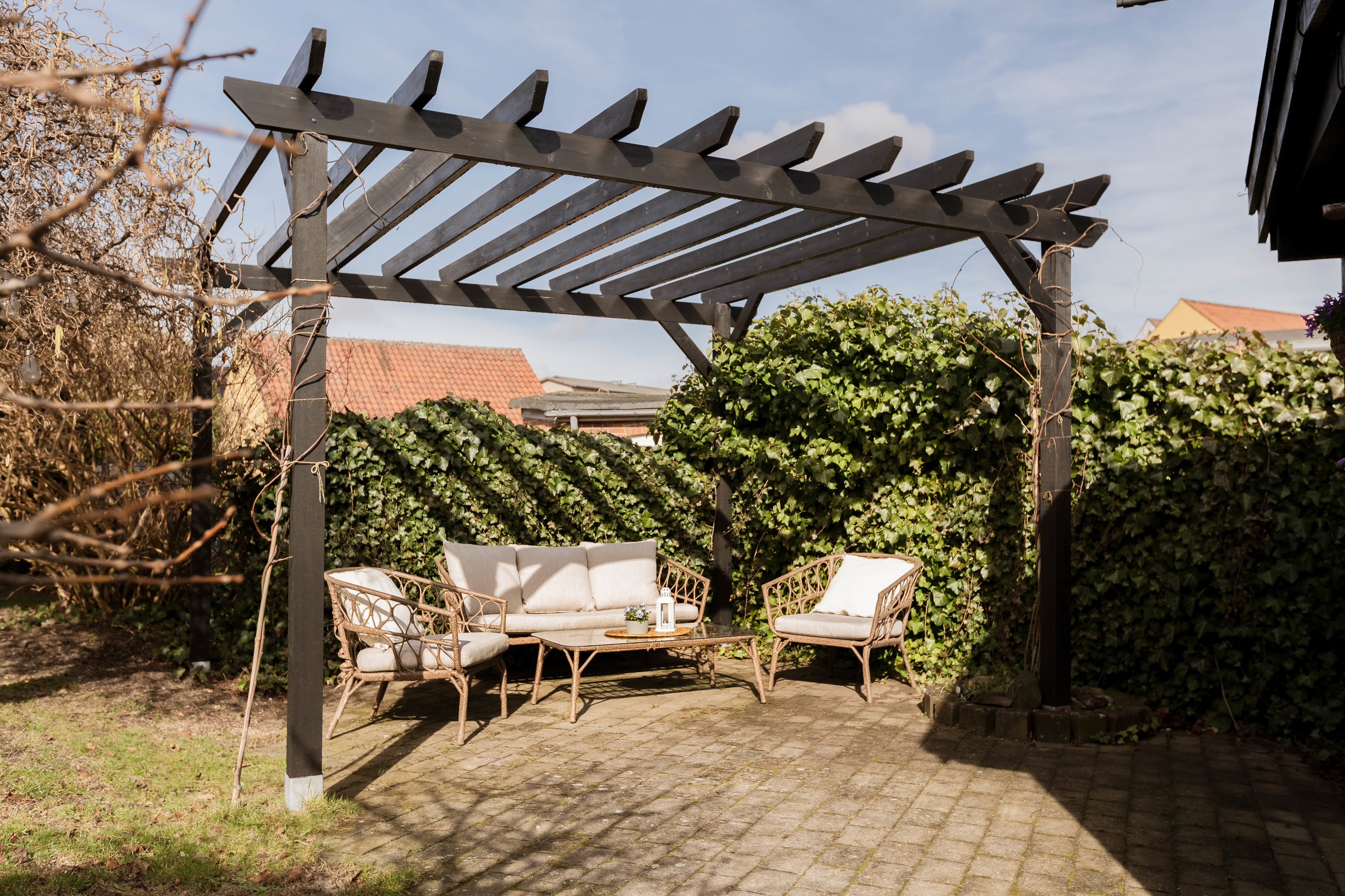 Fremhævet forhave billede i fuldskærmstilstand. Billede af Hold-An Vej 14, 2750 Ballerup