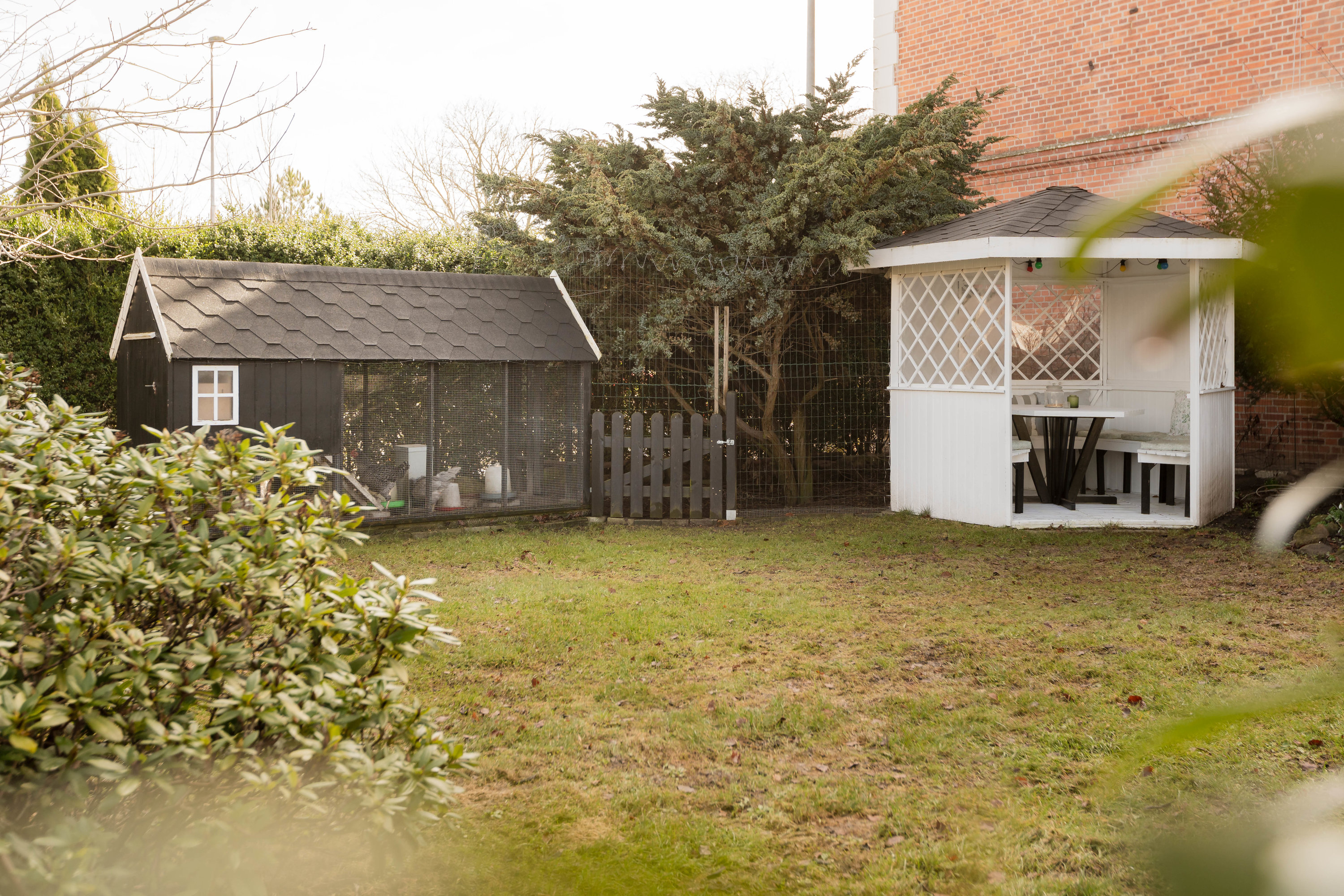 Fremhævet forhave billede i fuldskærmstilstand. Billede af Hold-An Vej 14, 2750 Ballerup