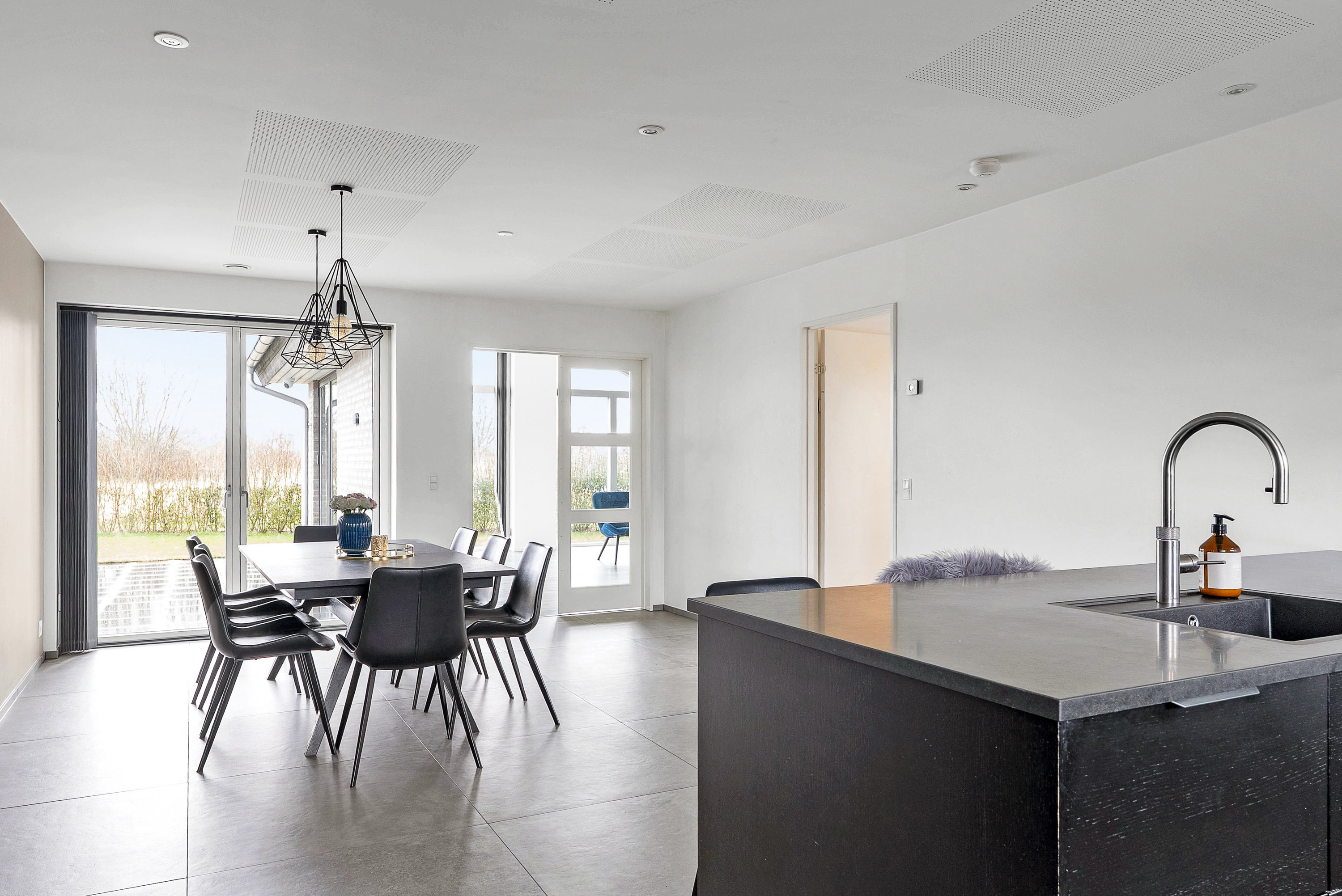 Fremhævet stue billede i fuldskærmstilstand. Billede af Riddersporen 9, Fraugde, 5220 Odense SØ