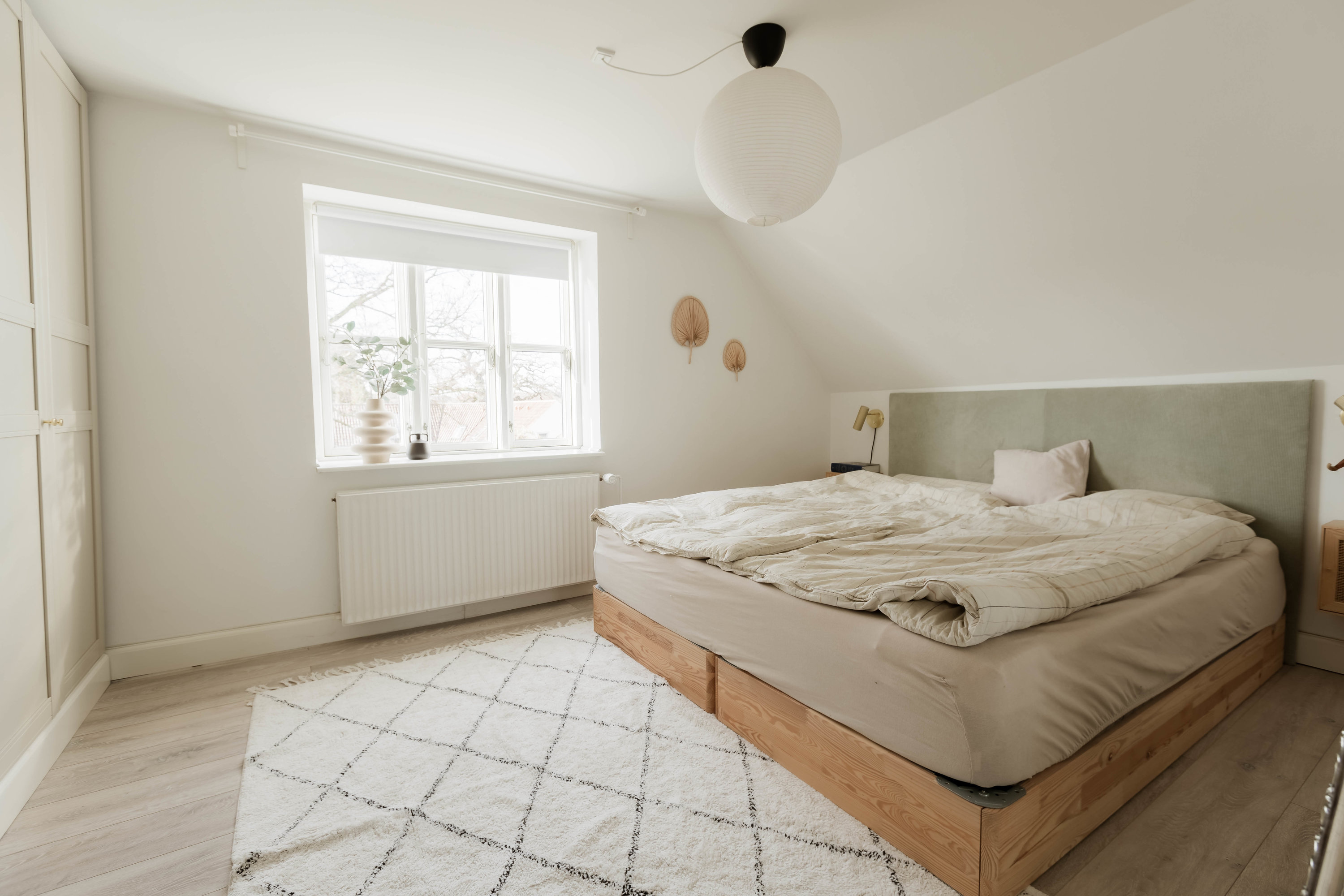 Fremhævet soveværelse billede i fuldskærmstilstand. Billede af Hold-An Vej 14, 2750 Ballerup