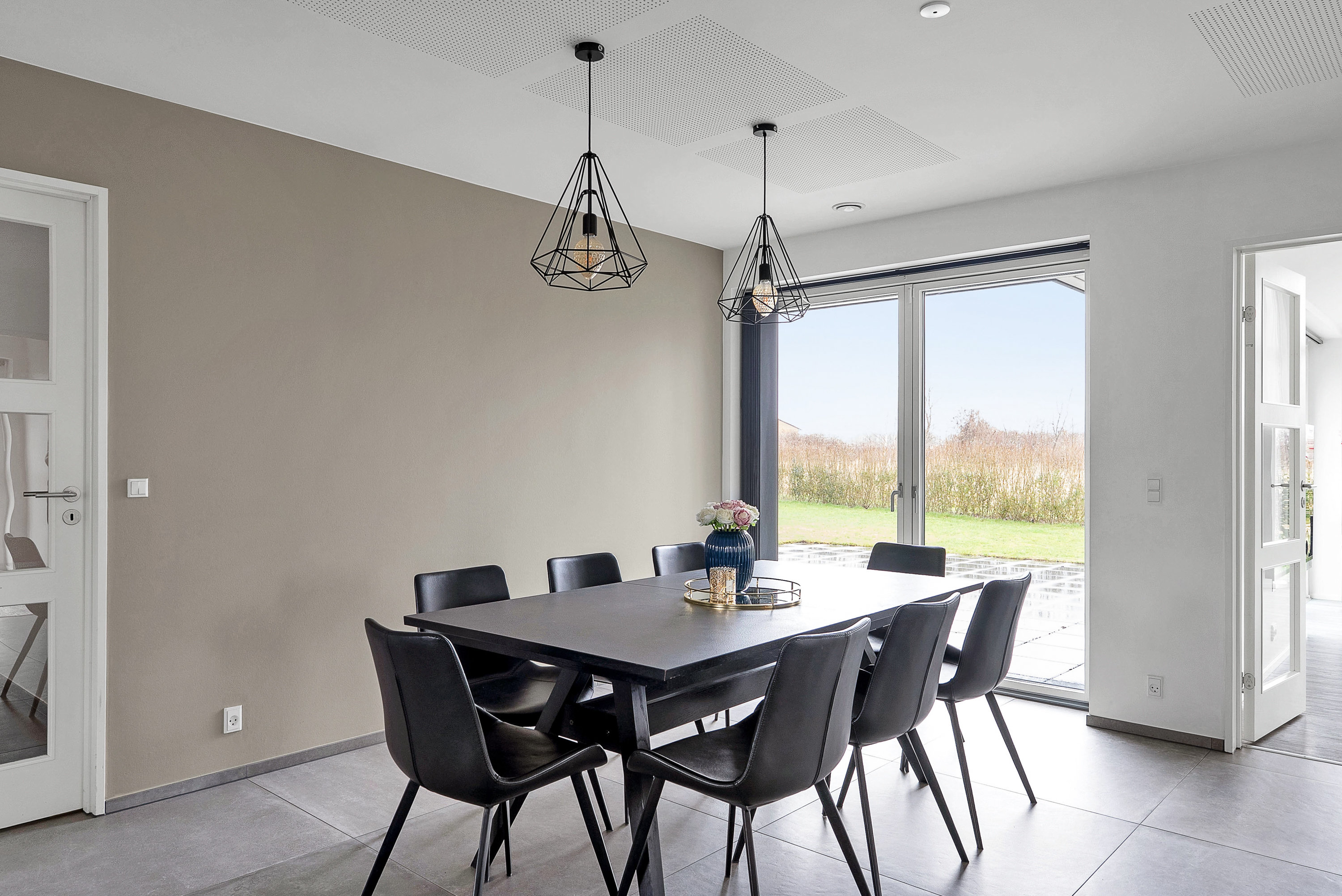 Fremhævet stue billede i fuldskærmstilstand. Billede af Riddersporen 9, Fraugde, 5220 Odense SØ