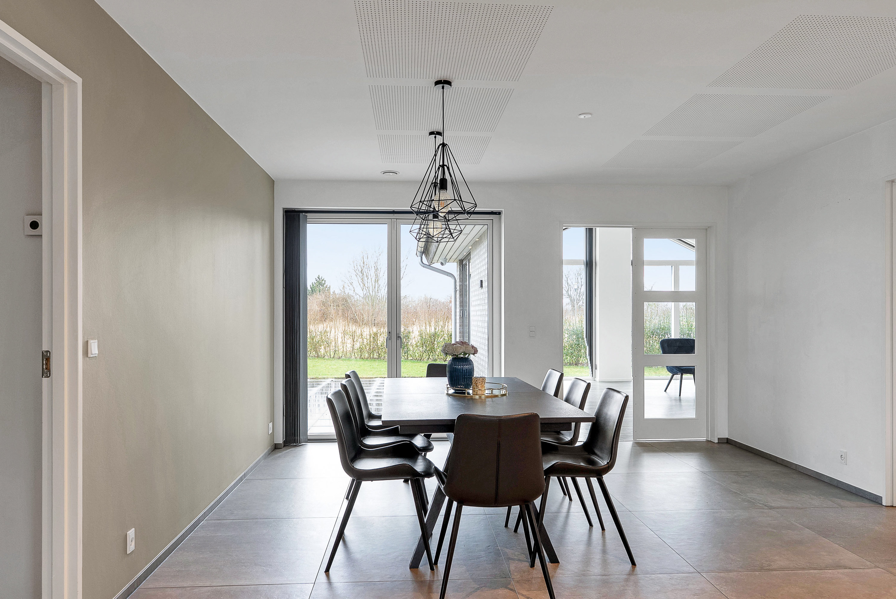 Fremhævet stue billede i fuldskærmstilstand. Billede af Riddersporen 9, Fraugde, 5220 Odense SØ