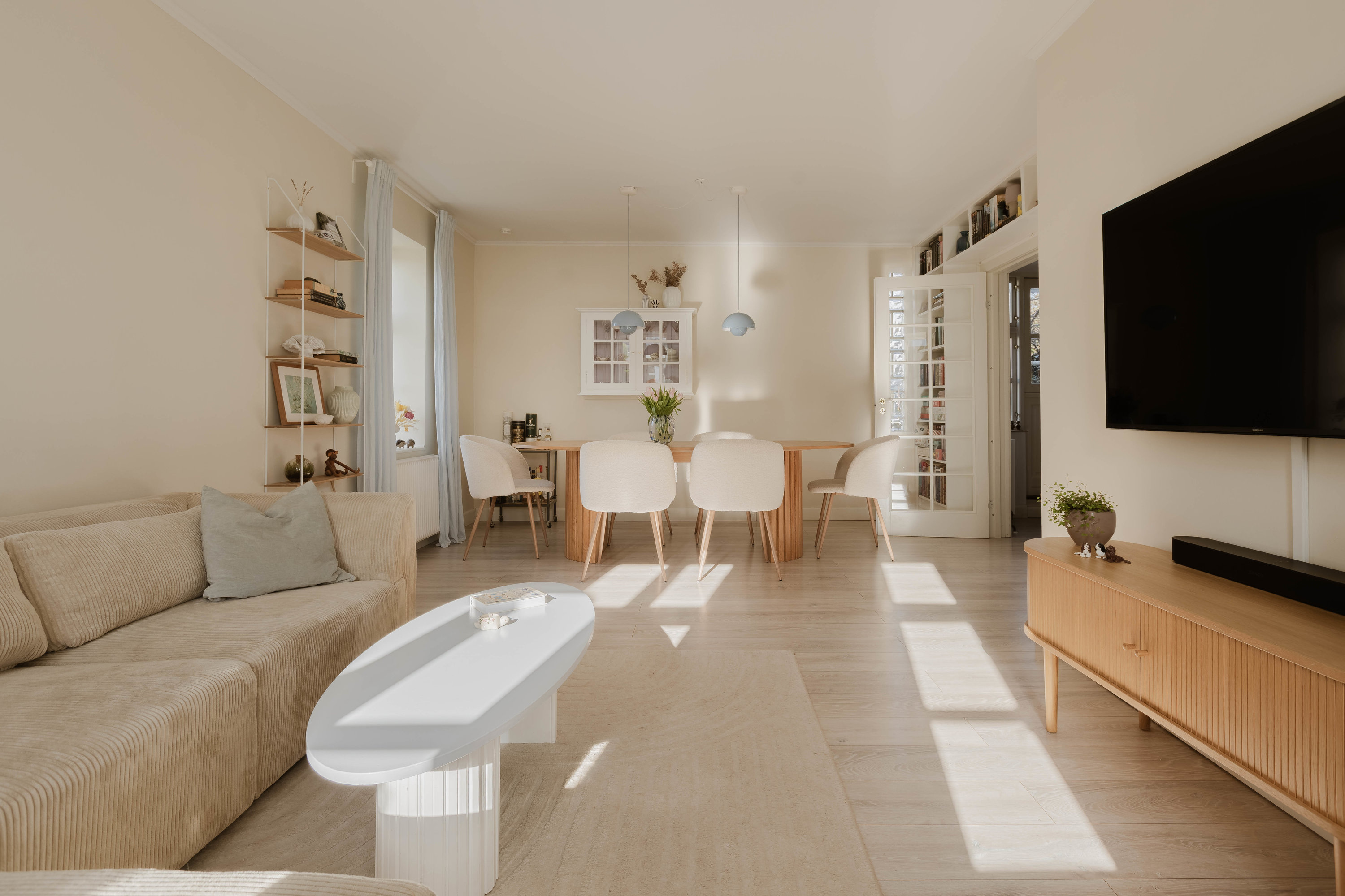 Fremhævet stue billede i fuldskærmstilstand. Billede af Hold-An Vej 14, 2750 Ballerup