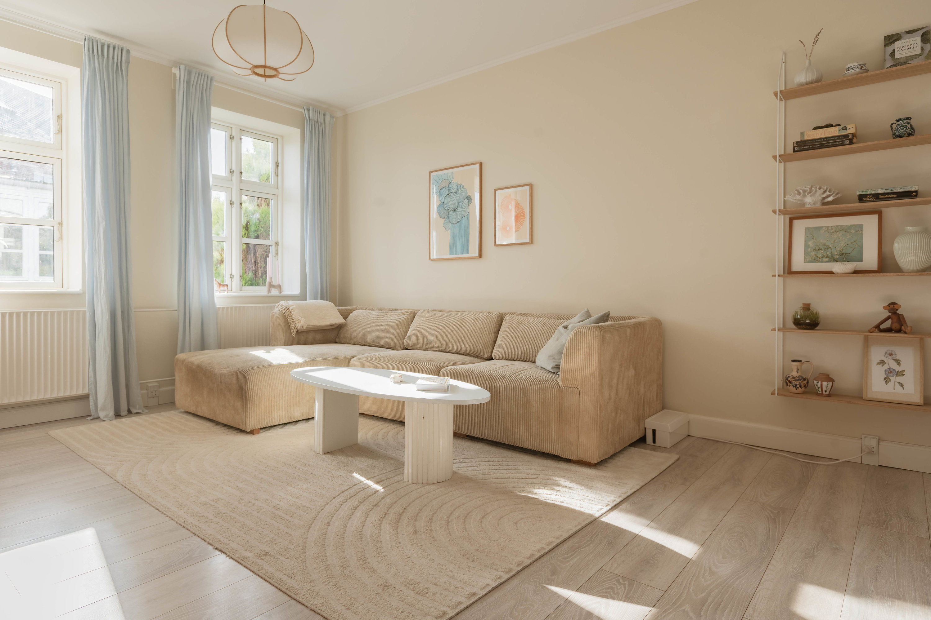 Fremhævet stue billede i fuldskærmstilstand. Billede af Hold-An Vej 14, 2750 Ballerup