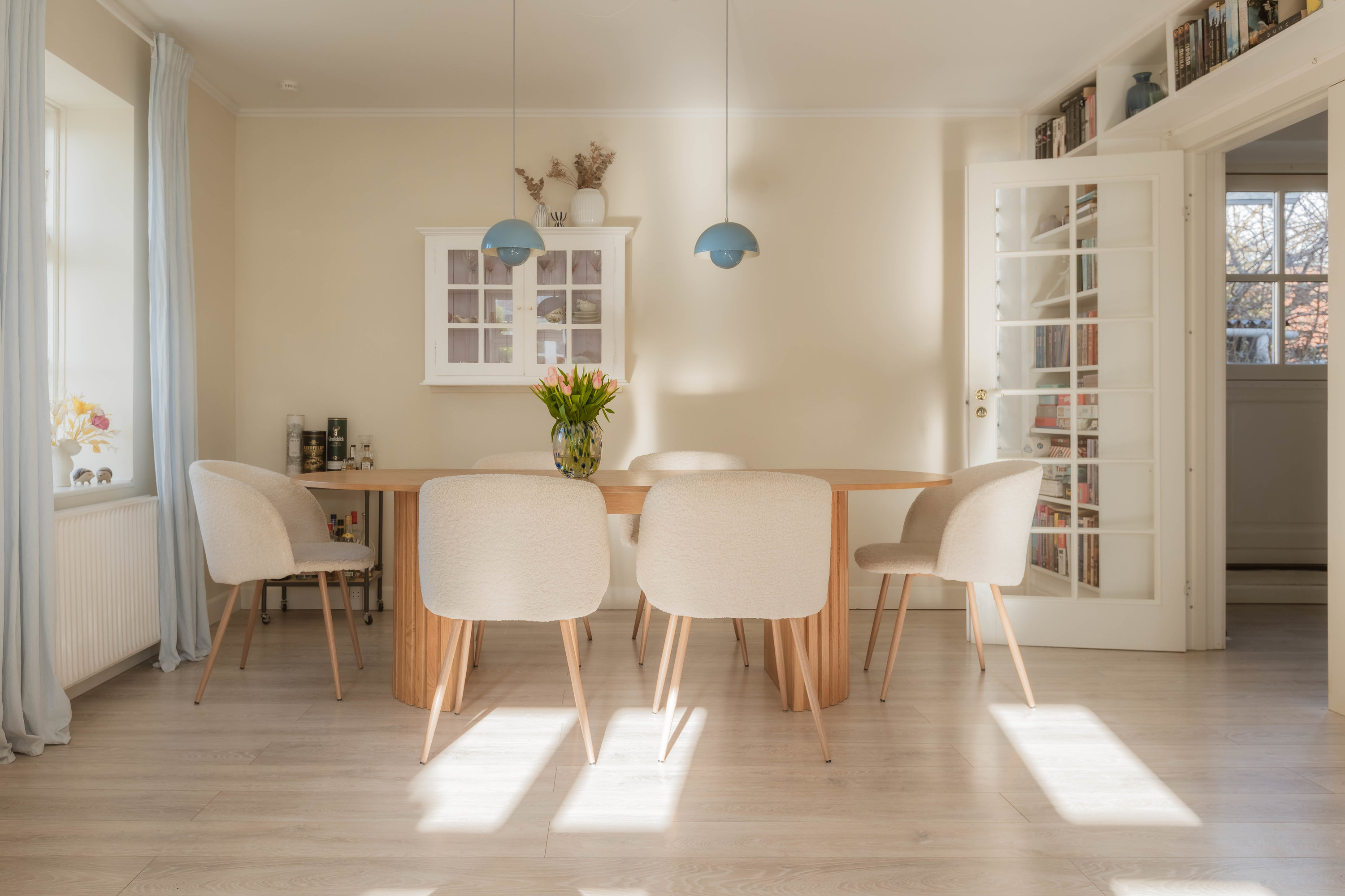 Fremhævet stue billede i fuldskærmstilstand. Billede af Hold-An Vej 14, 2750 Ballerup