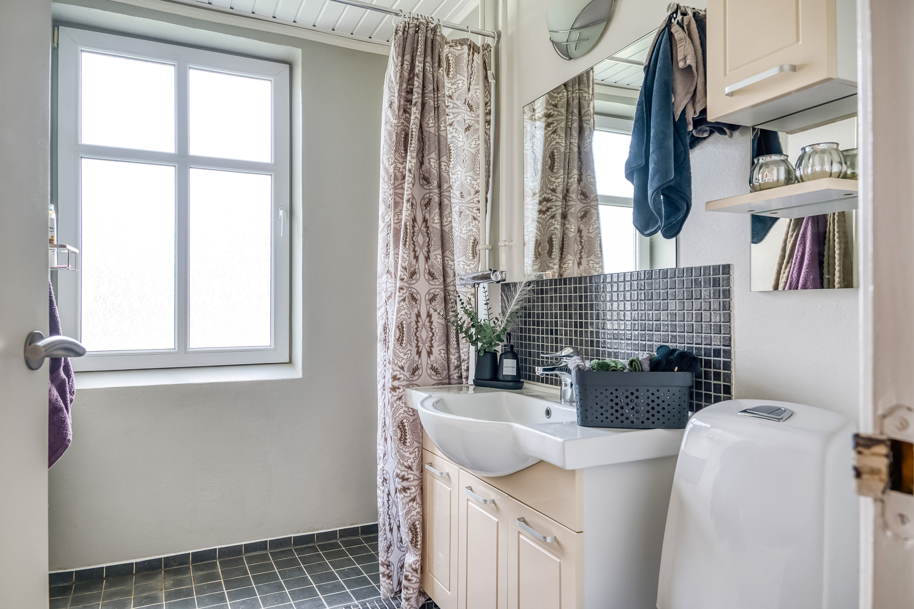 Fremhævet badeværelse billede i fuldskærmstilstand. Billede af Gl. Landevej 15A, Toreby, 4891 Toreby L