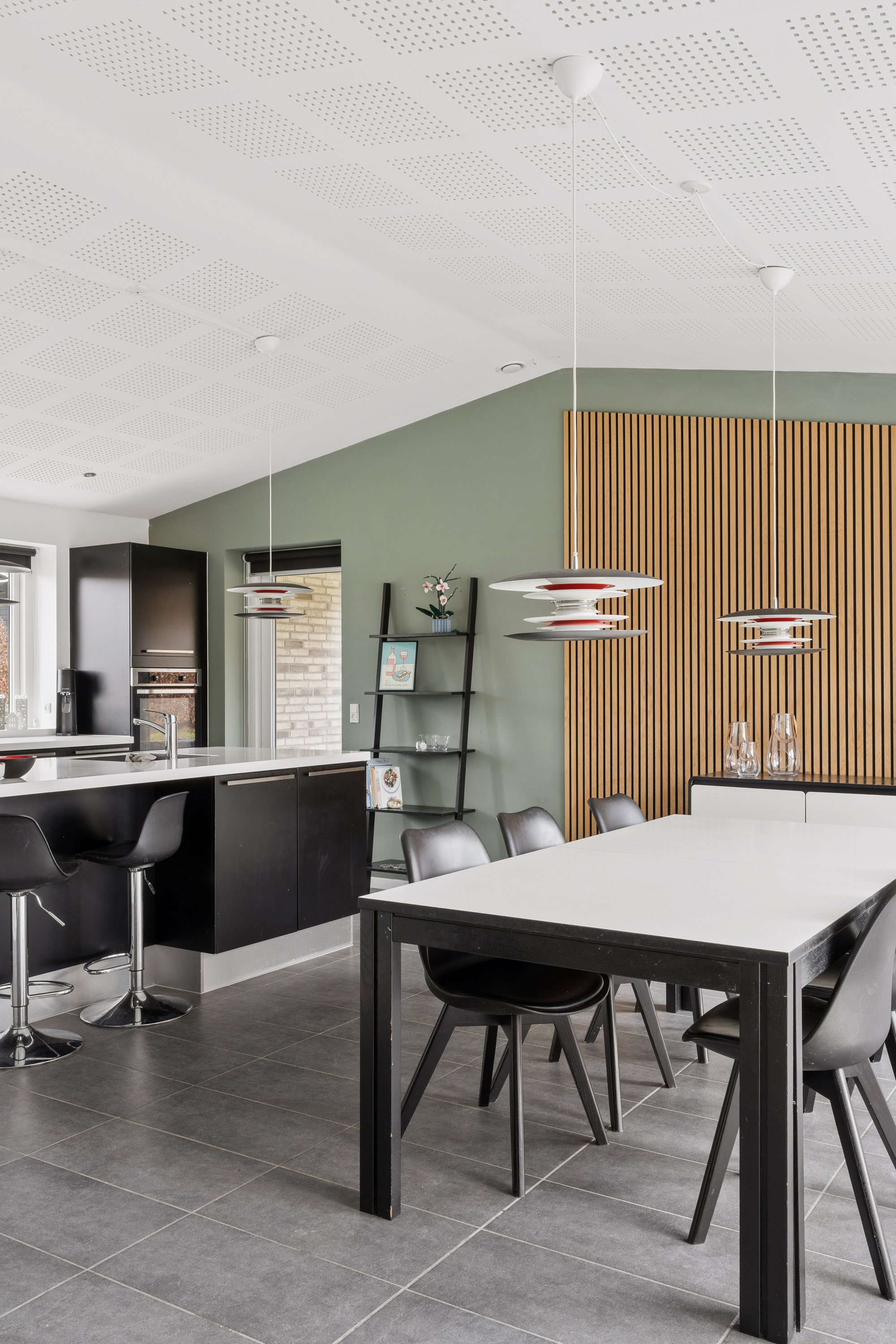 Fremhævet stue billede i fuldskærmstilstand. Billede af Griegsvej 253, 9200 Aalborg SV