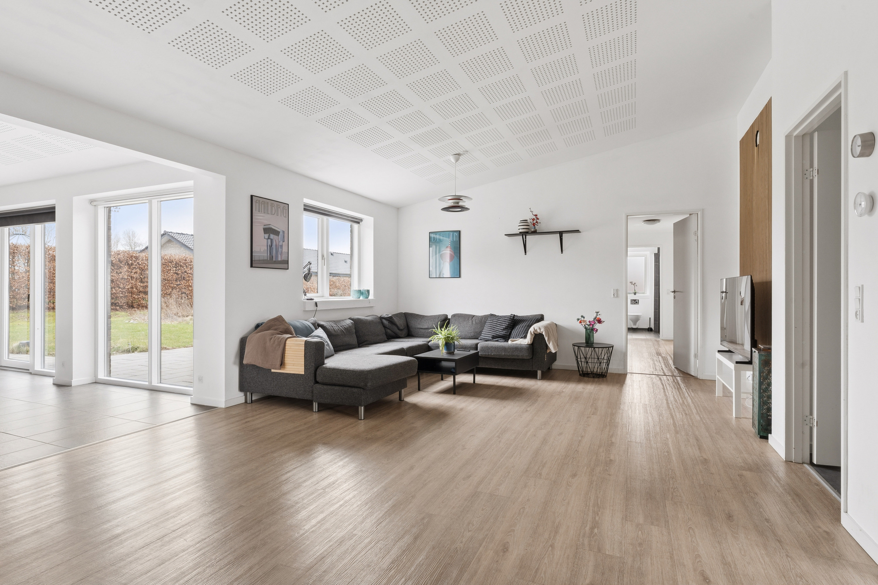 Fremhævet stue billede i fuldskærmstilstand. Billede af Griegsvej 253, 9200 Aalborg SV