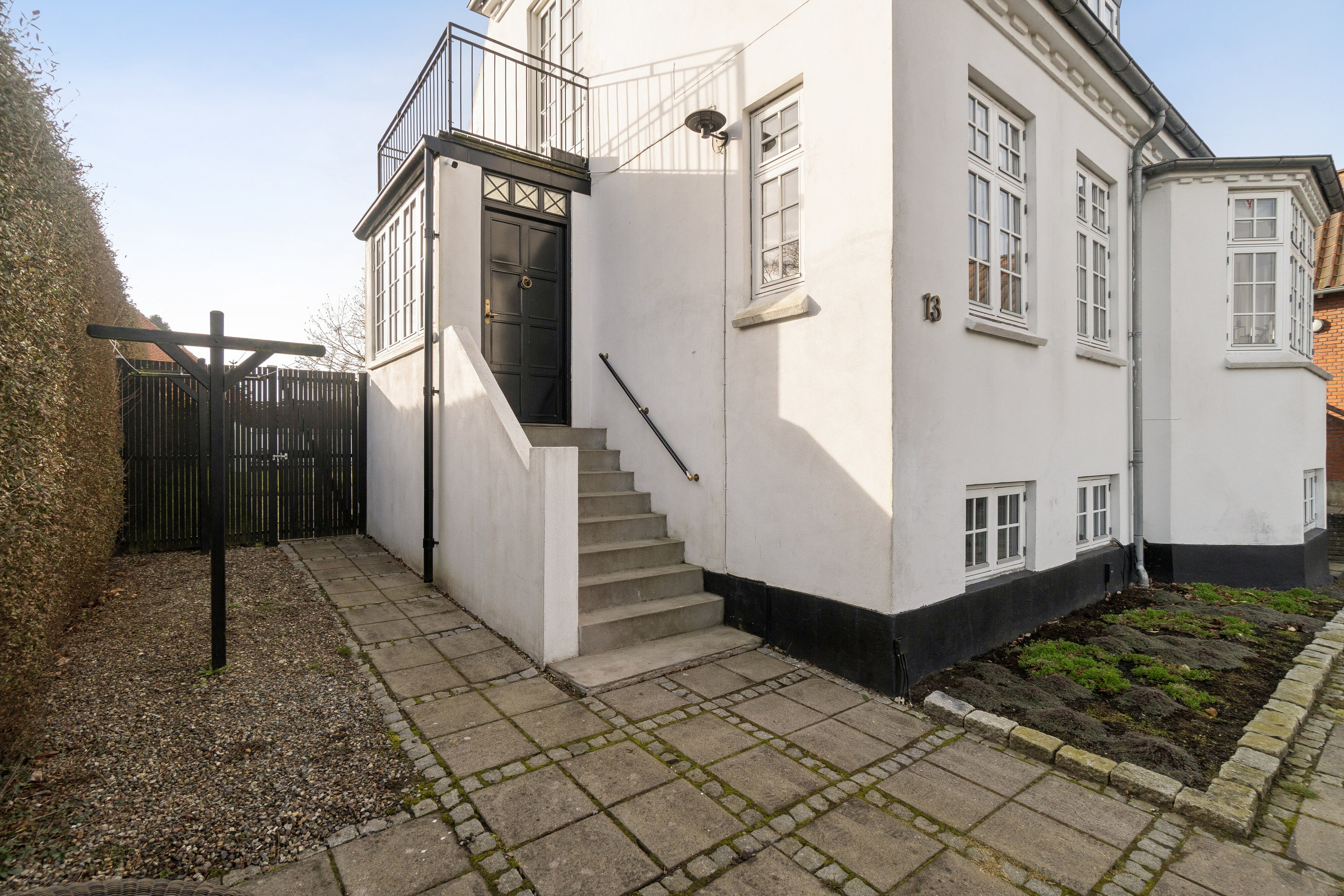 Fremhævet udendørs billede i fuldskærmstilstand. Billede af Rolfsgade 13, 8260 Viby J